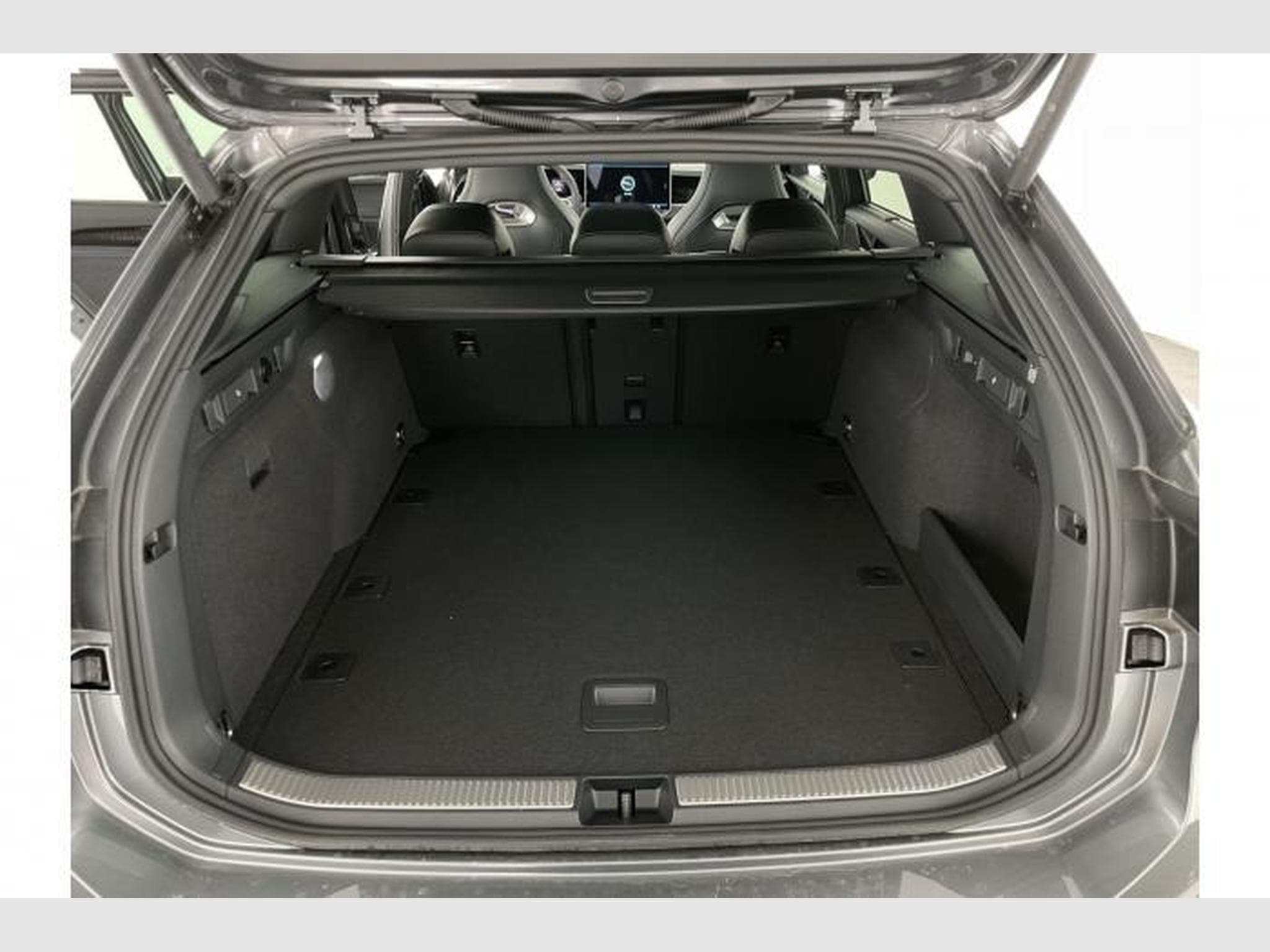 VW Passat Variant R-Line (2026) - Photo 14