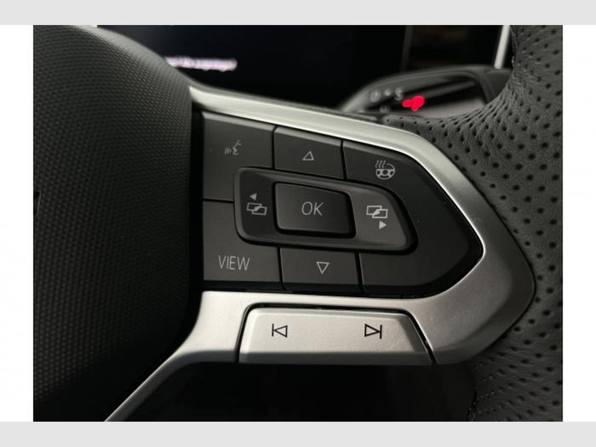 VW Passat Variant R-Line (2026) - Photo 24
