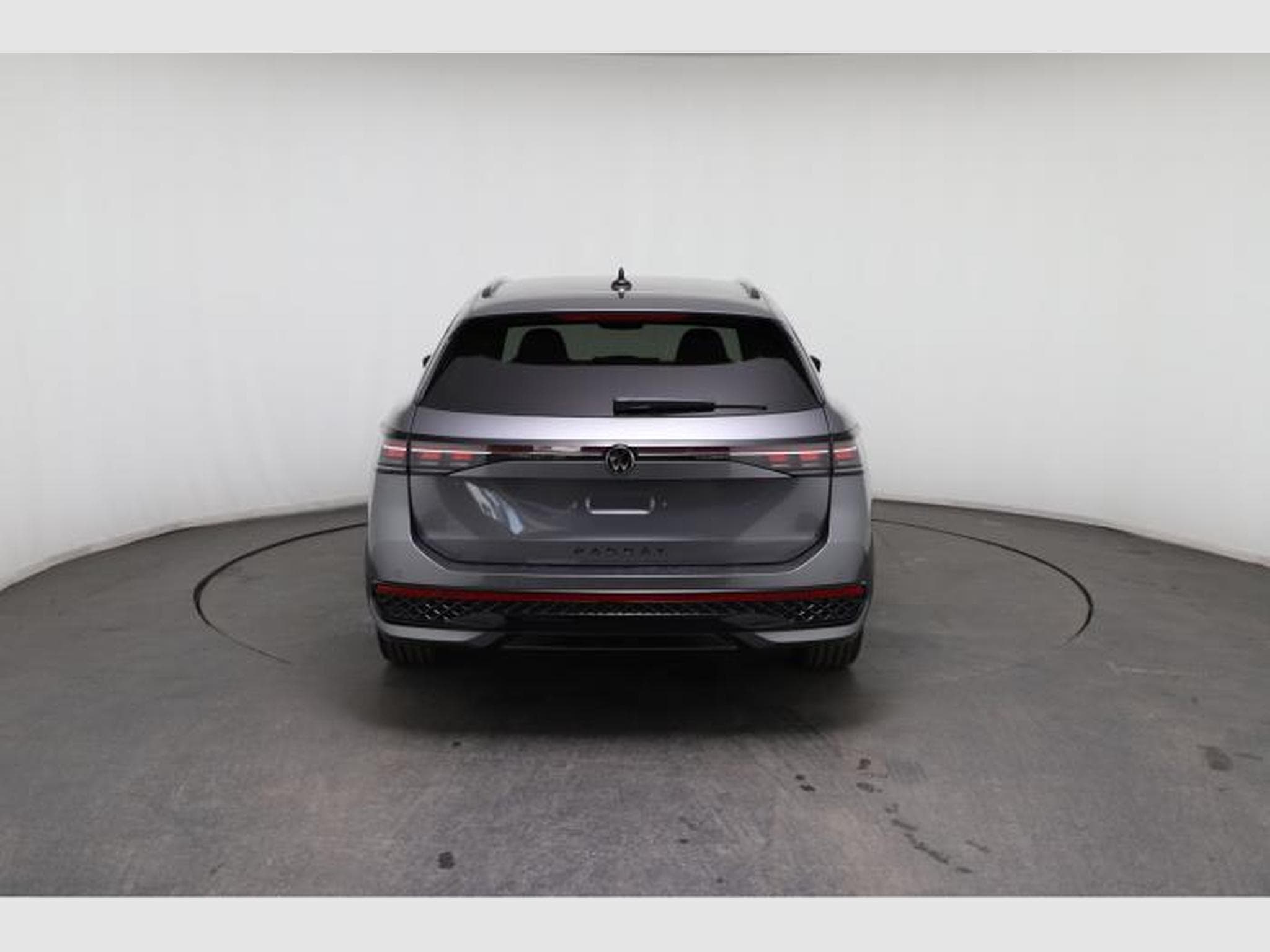 VW Passat Variant R-Line (2026) - Photo 6