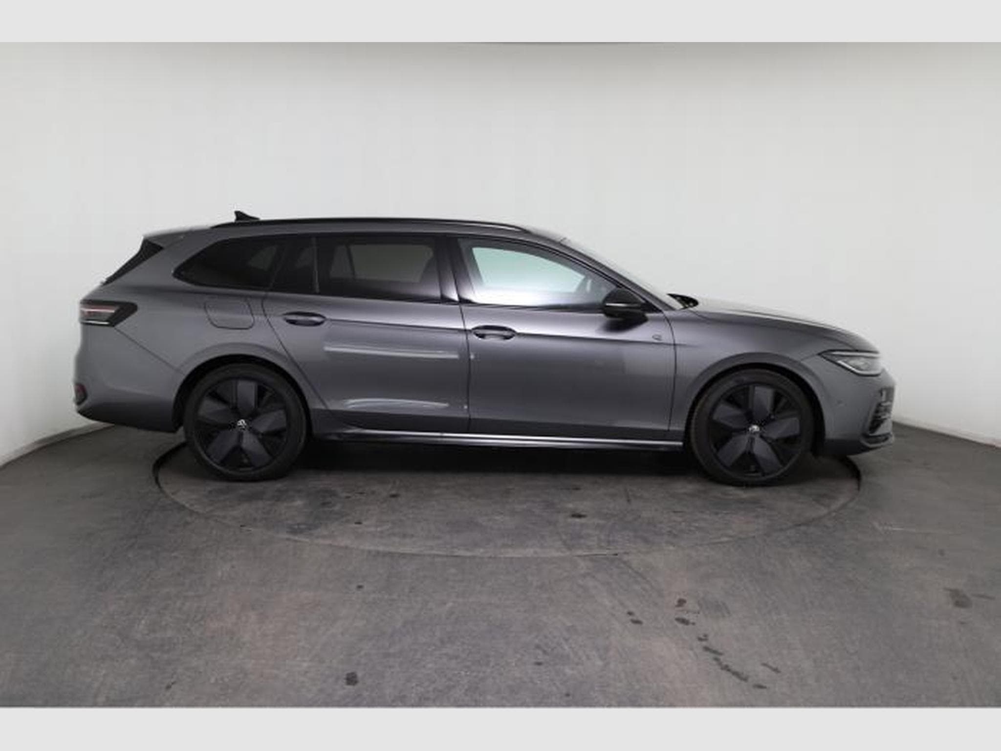 VW Passat Variant R-Line (2026) - Photo 9