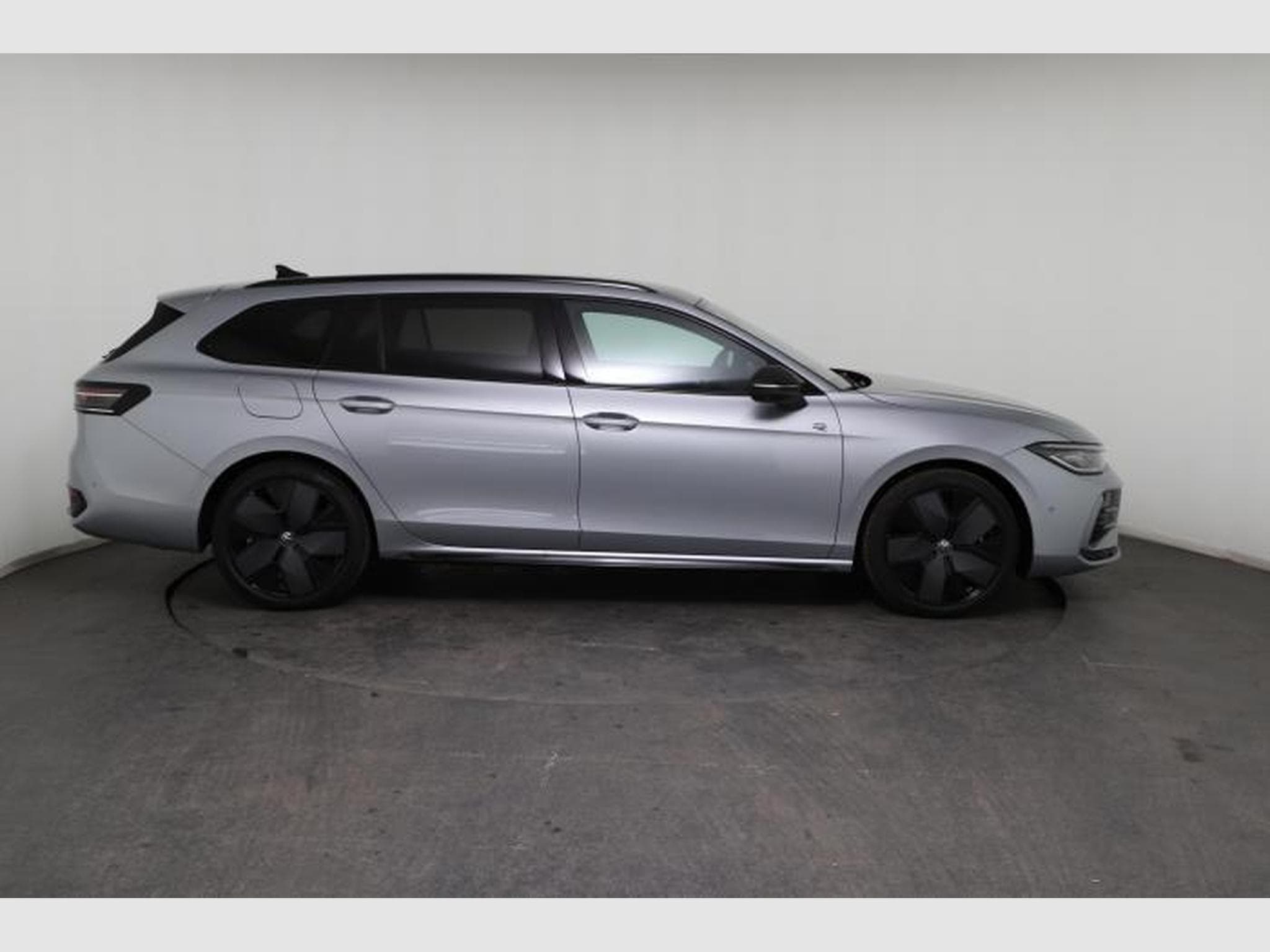 VW Passat Variant R-Line (2026) - Photo 10