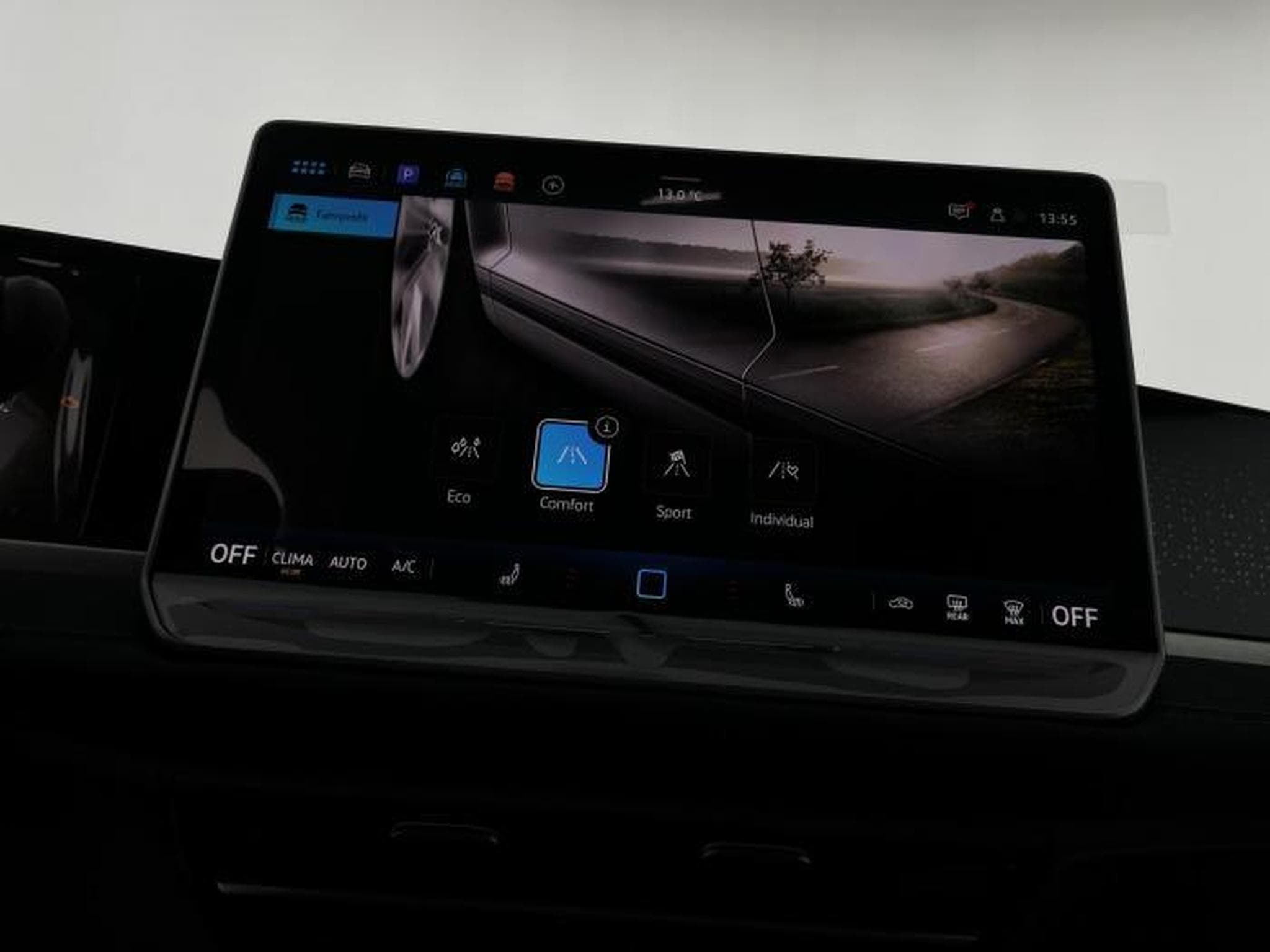 VW Passat Variant R-Line (2026) - Photo 21
