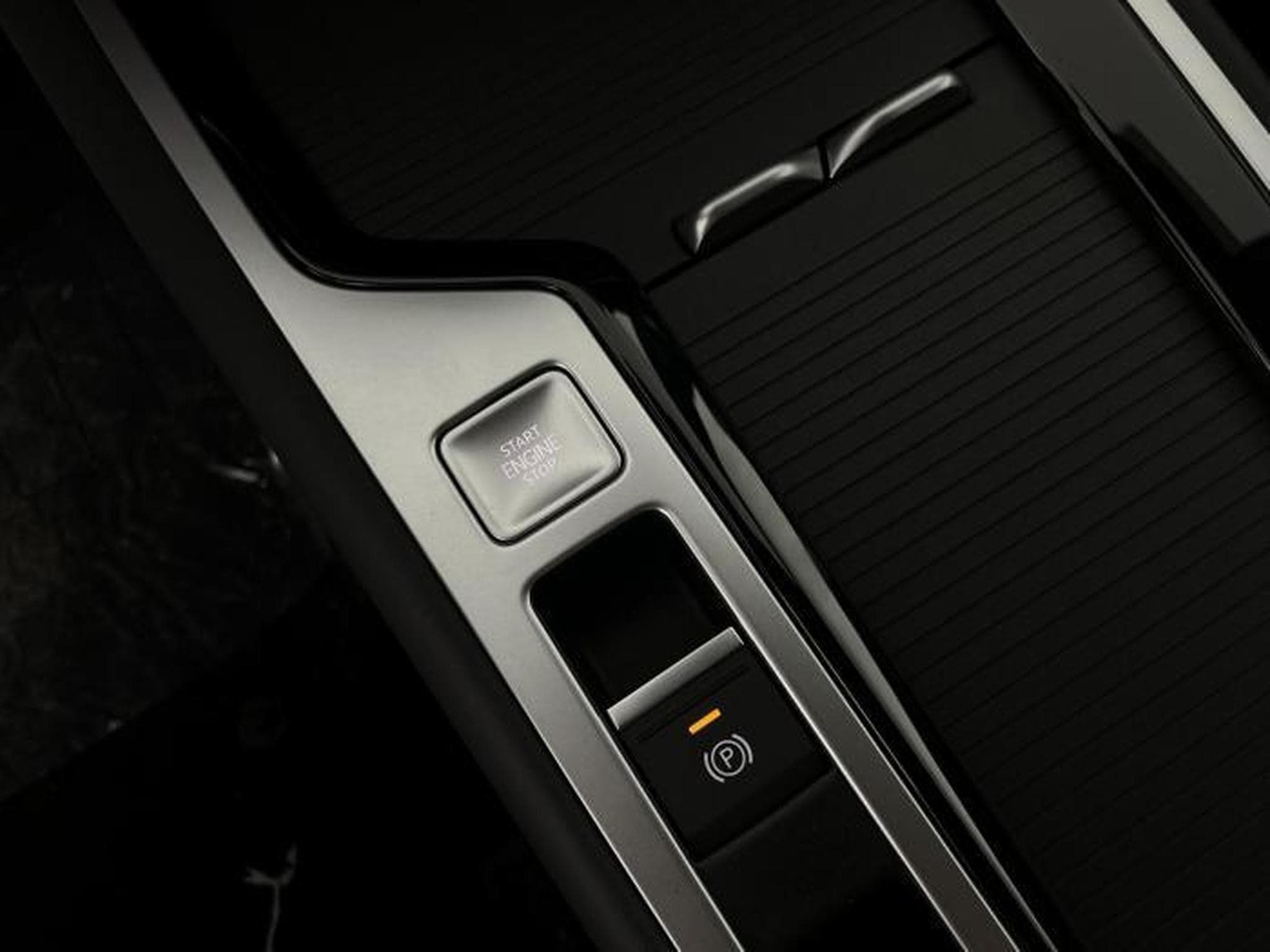 VW Passat Variant R-Line (2026) - Photo 25