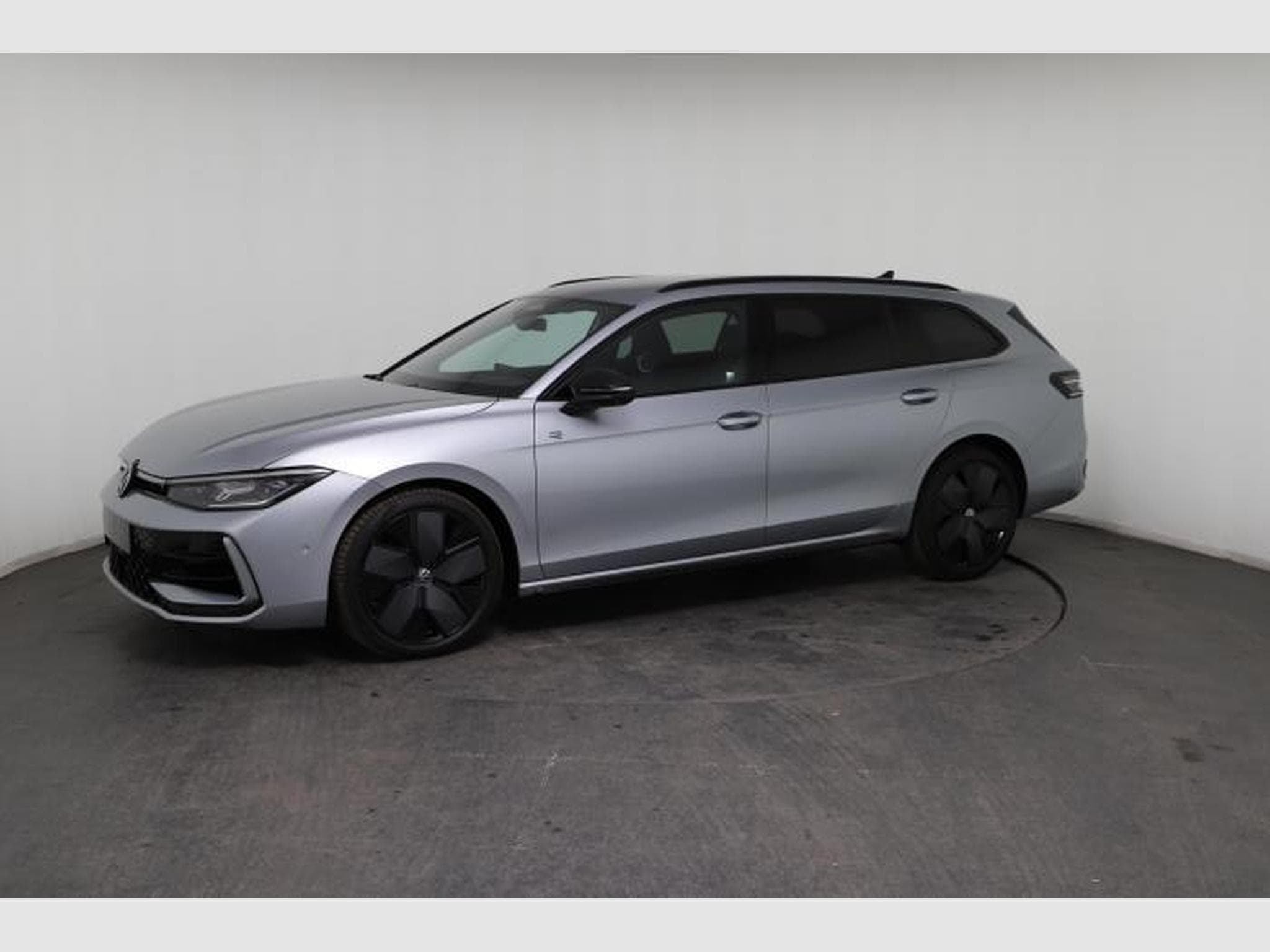 VW Passat Variant R-Line (2026) - Photo 4