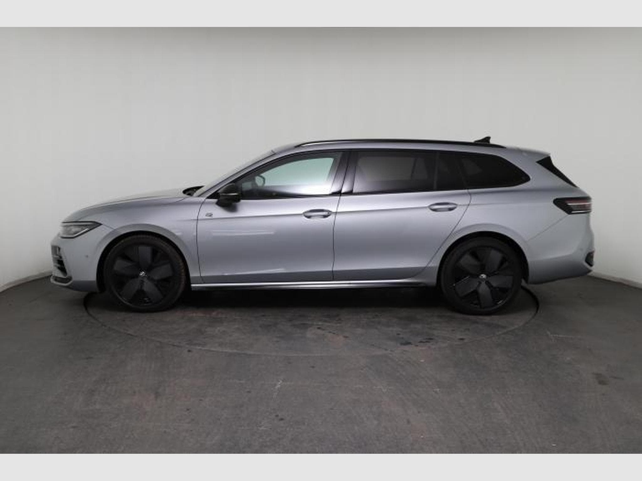VW Passat Variant R-Line (2026) - Photo 5
