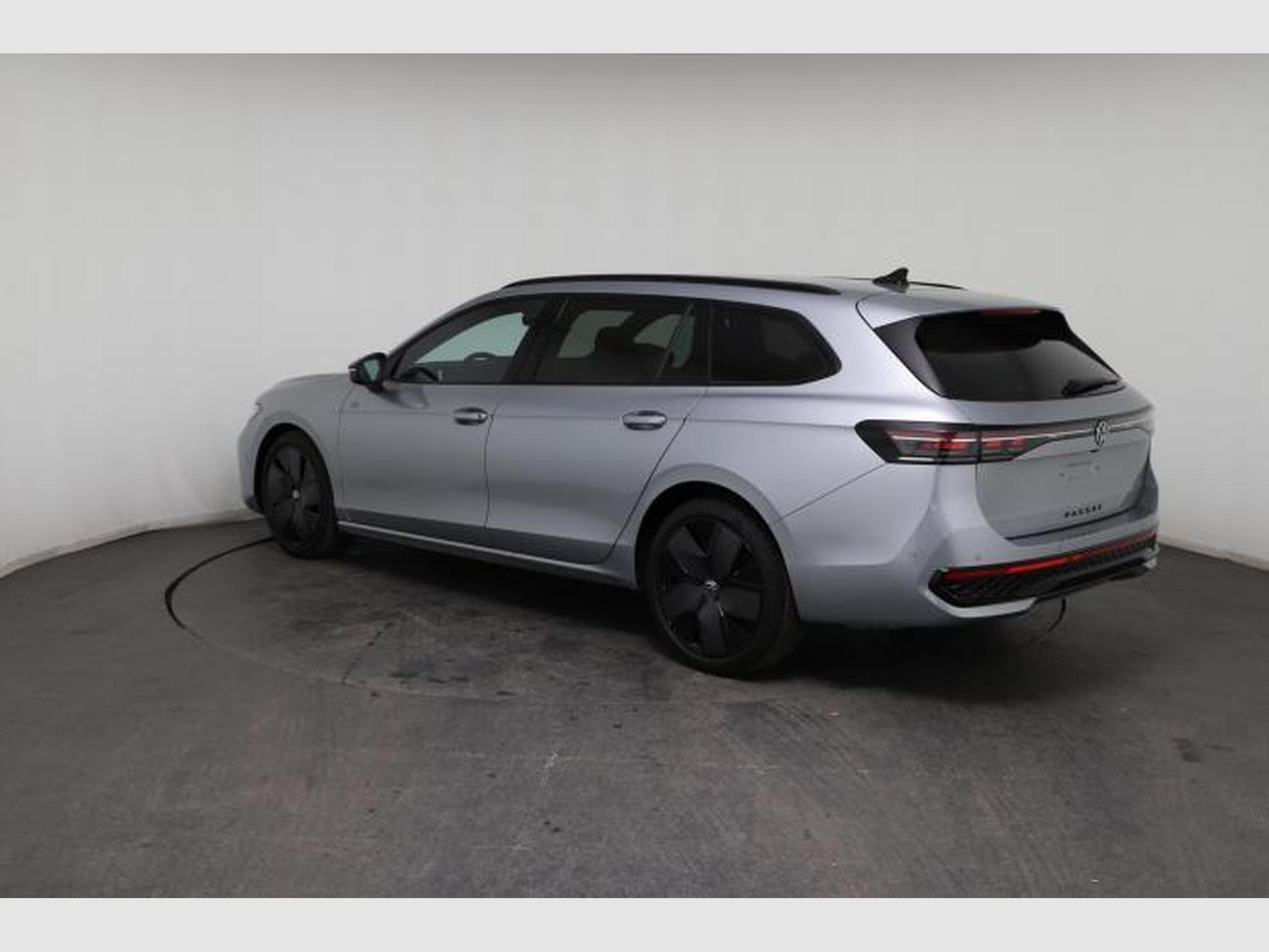 VW Passat Variant R-Line (2026) - Photo 6