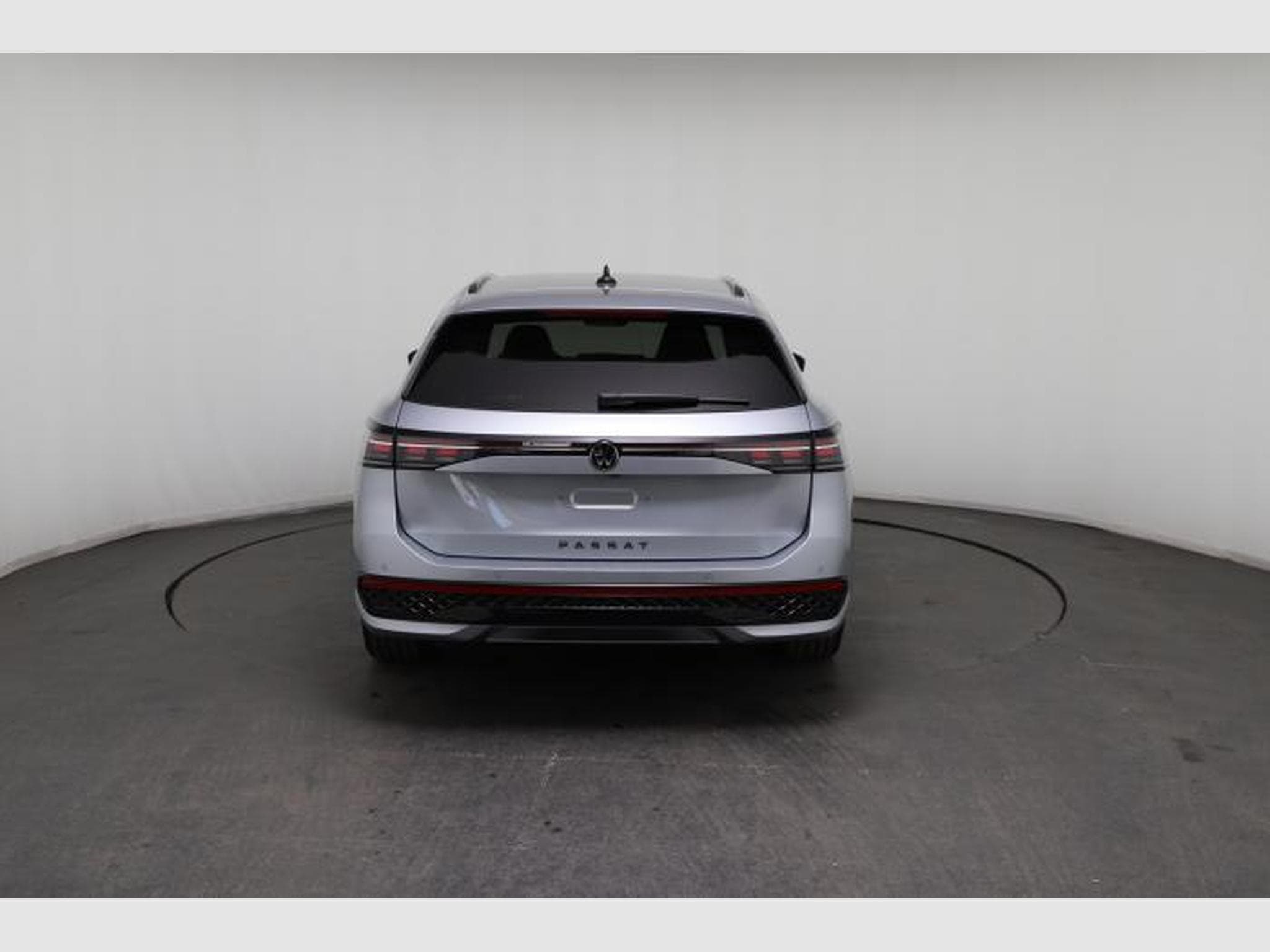 VW Passat Variant R-Line (2026) - Photo 7