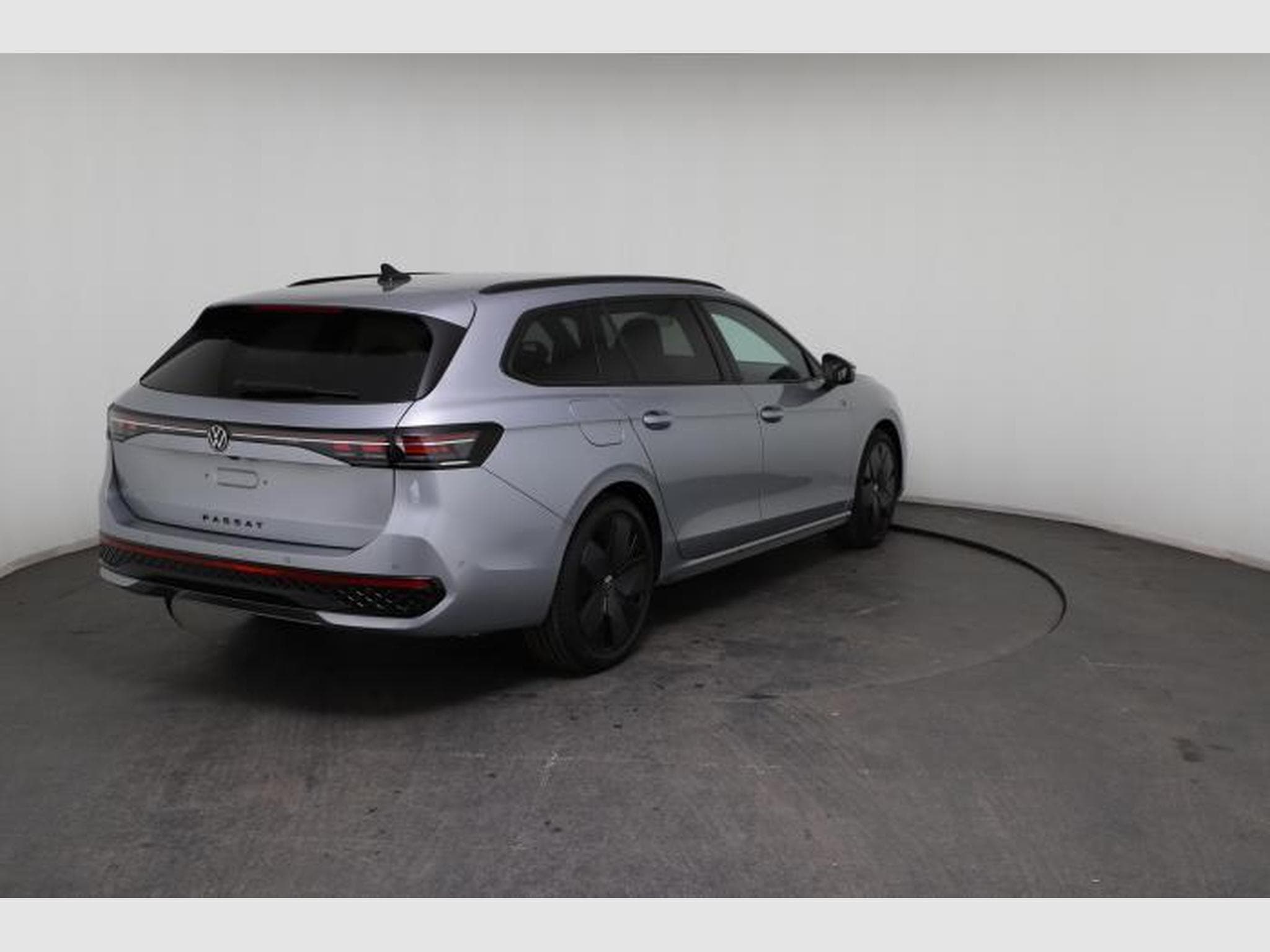 VW Passat Variant R-Line (2026) - Photo 8