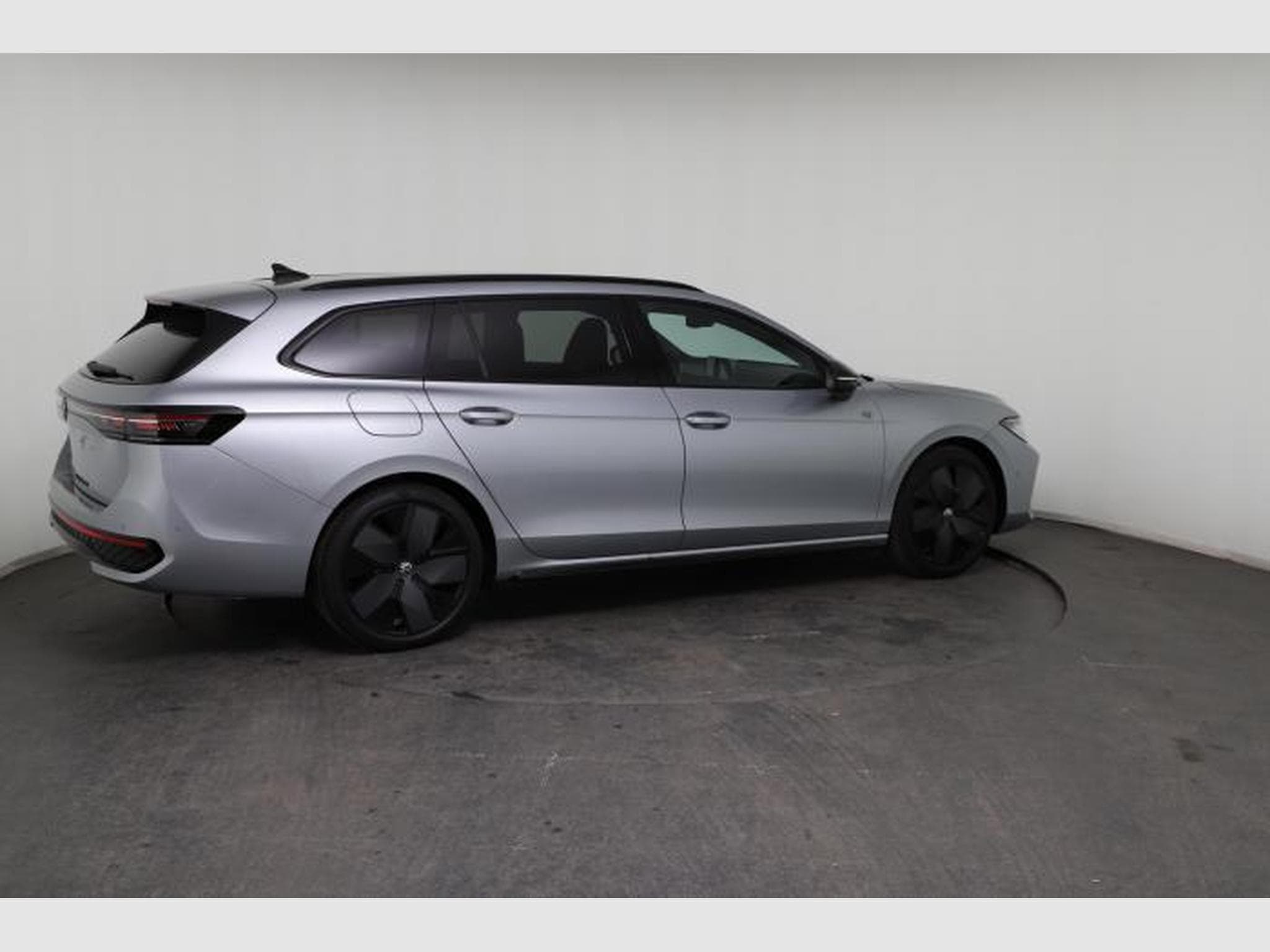 VW Passat Variant R-Line (2026) - Photo 9