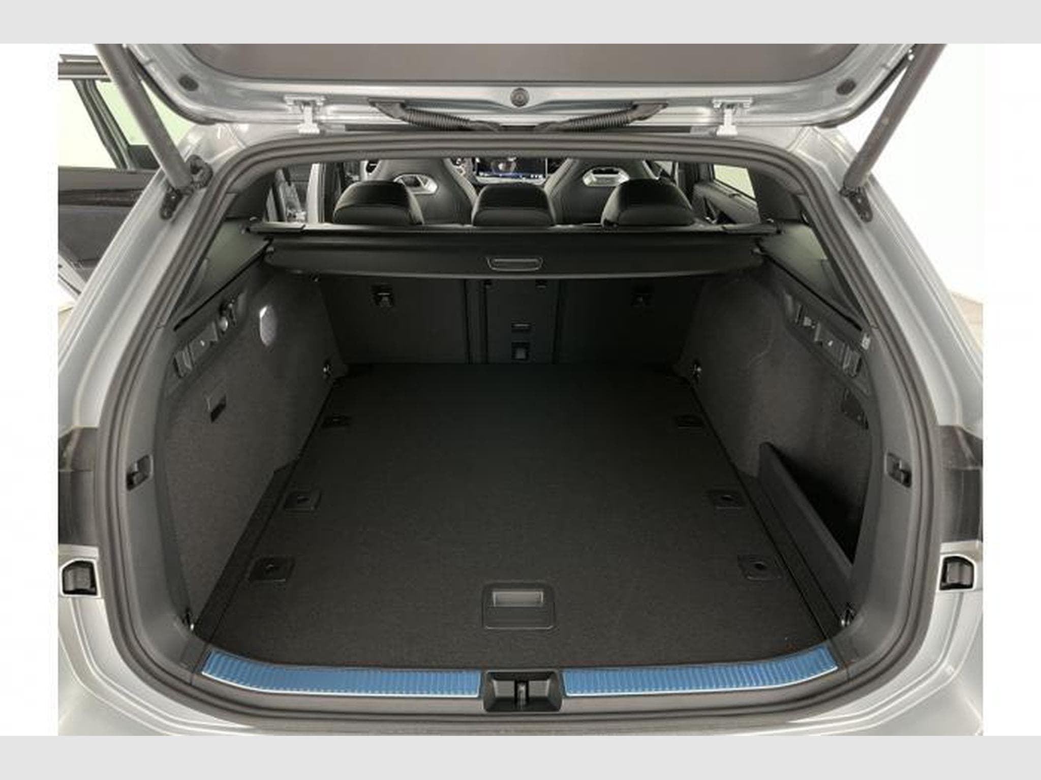 VW Passat Variant R-Line (2026) - Photo 14