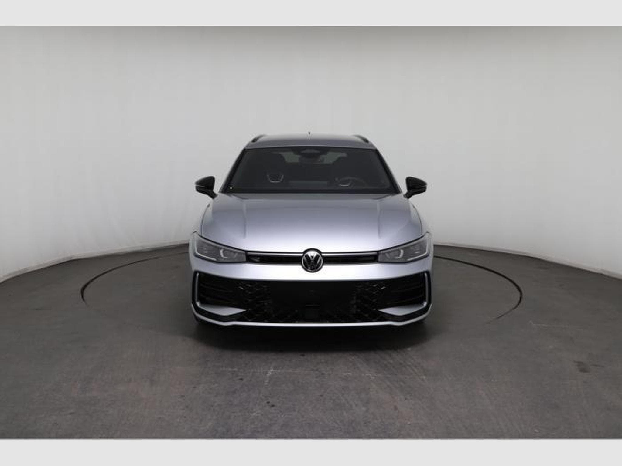 VW Passat Variant R-Line (2026) - Photo 2