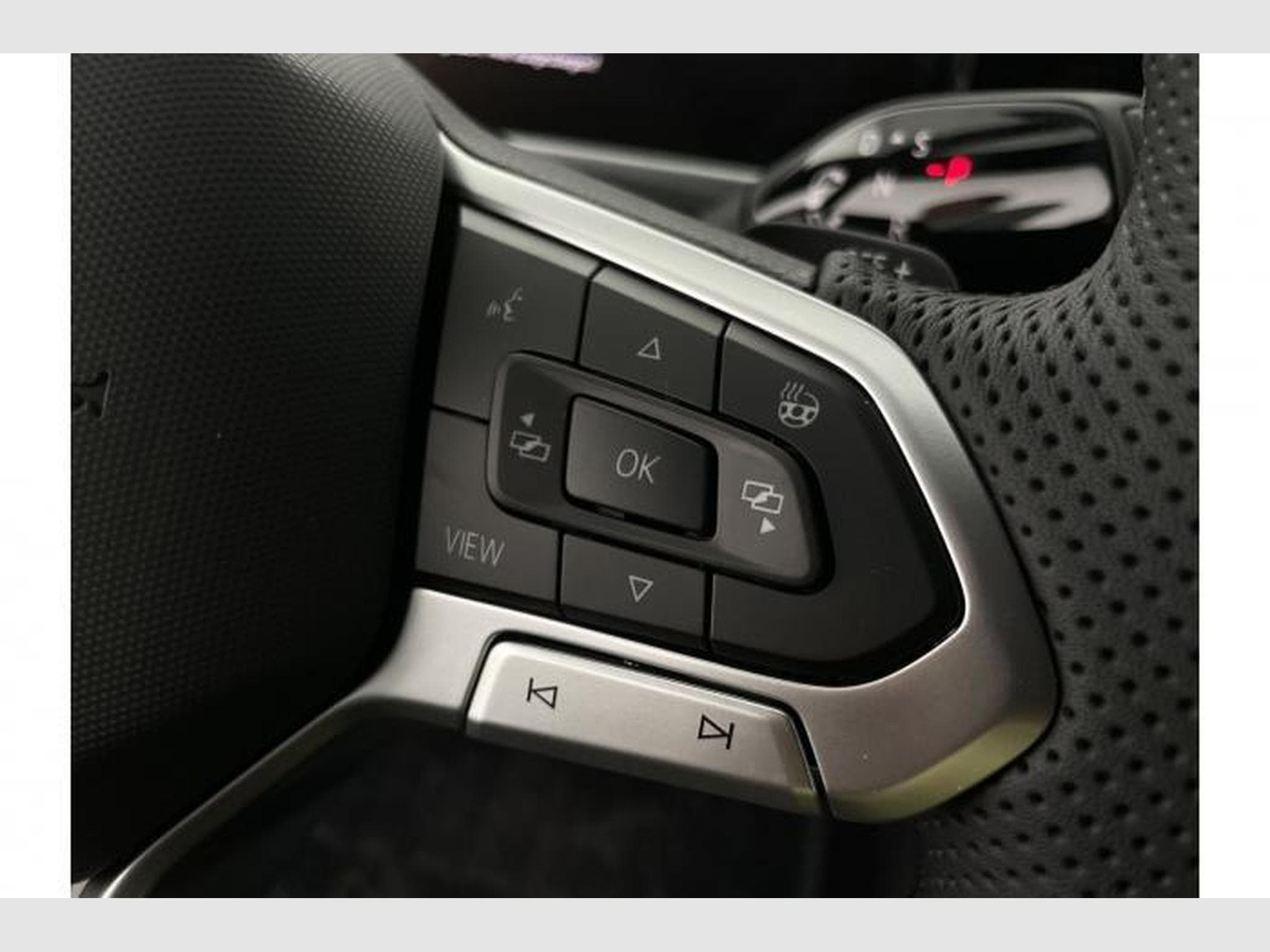 VW Passat Variant R-Line (2026) - Photo 25