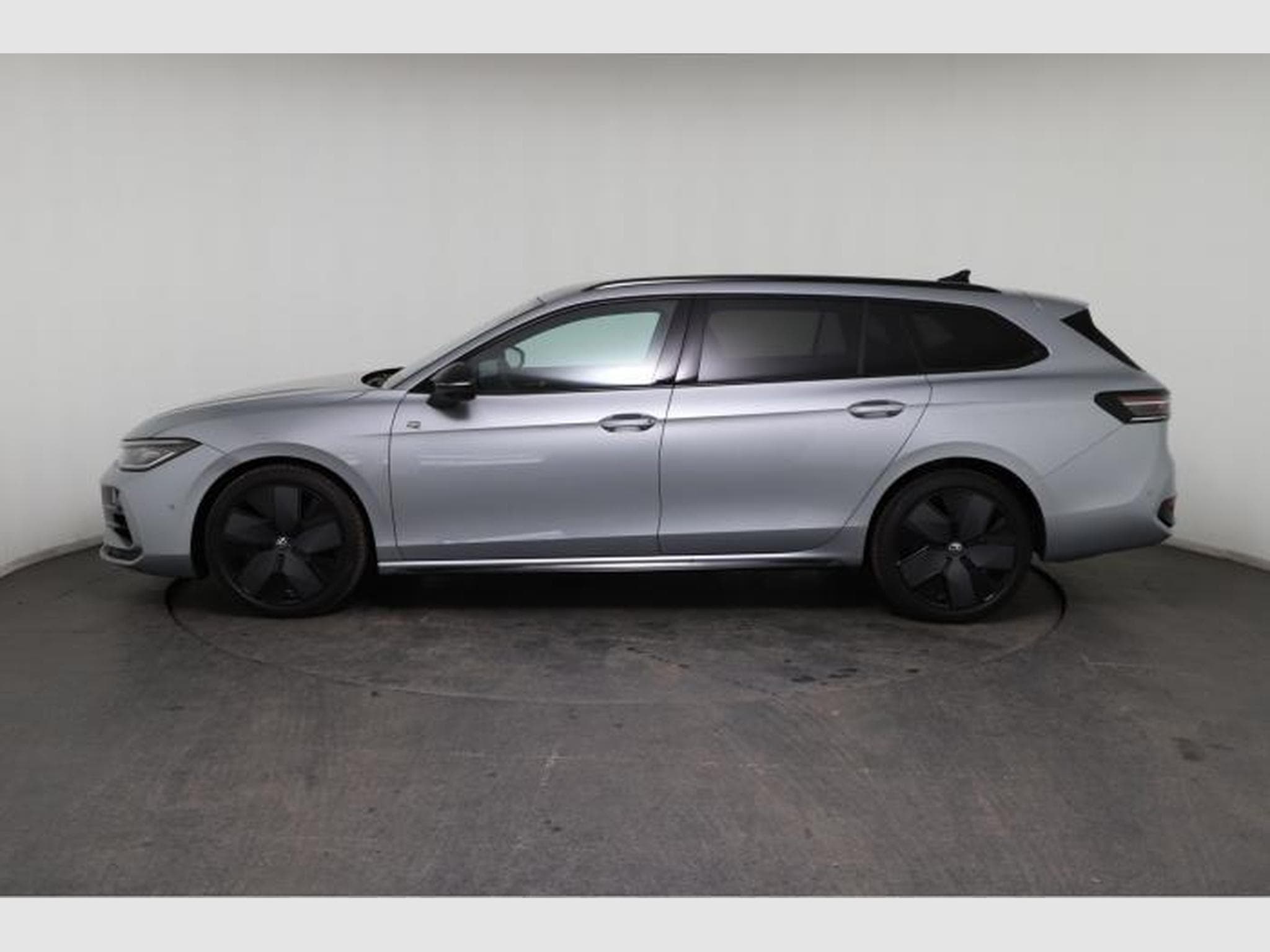 VW Passat Variant R-Line (2026) - Photo 4