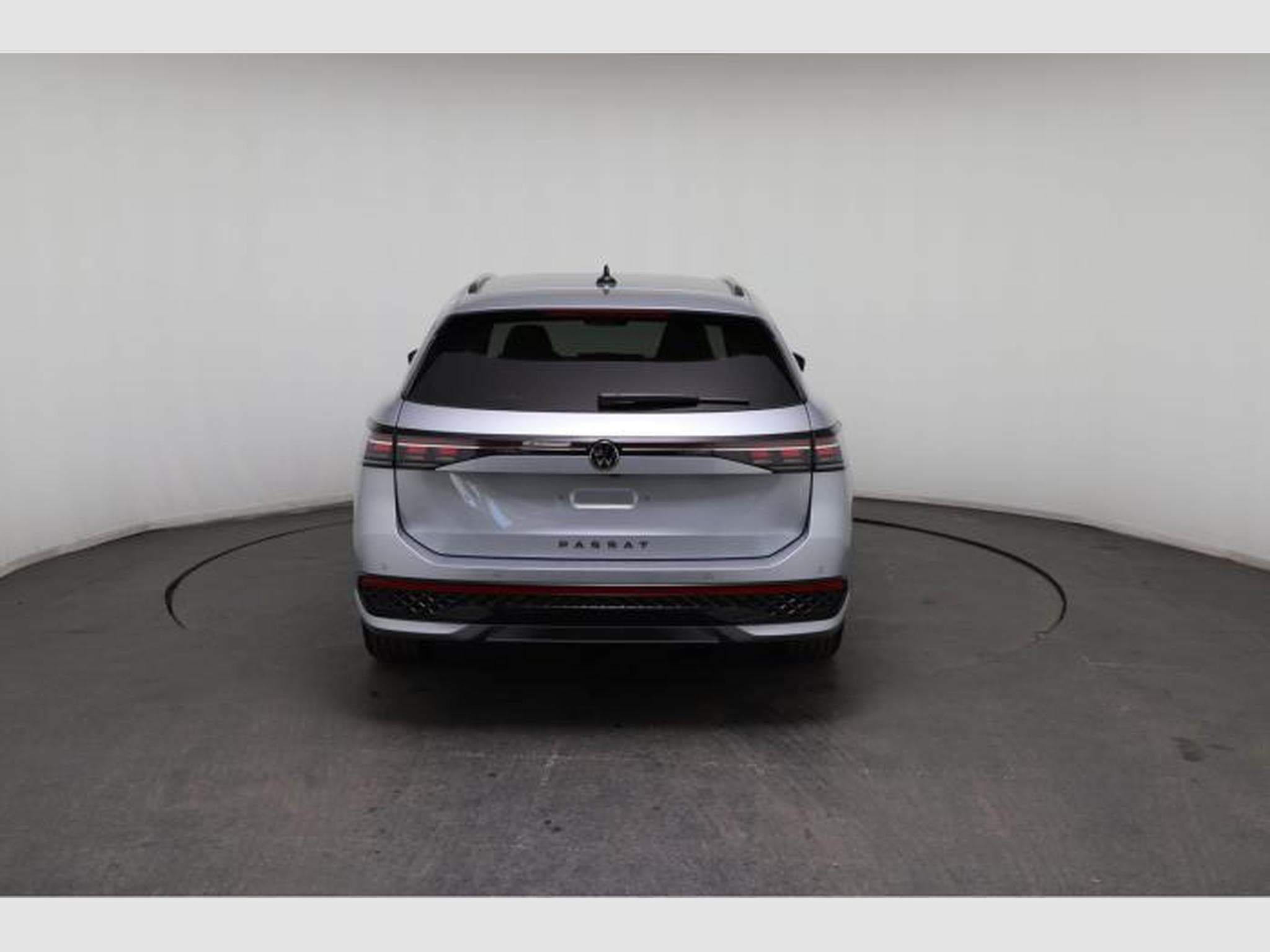 VW Passat Variant R-Line (2026) - Photo 6