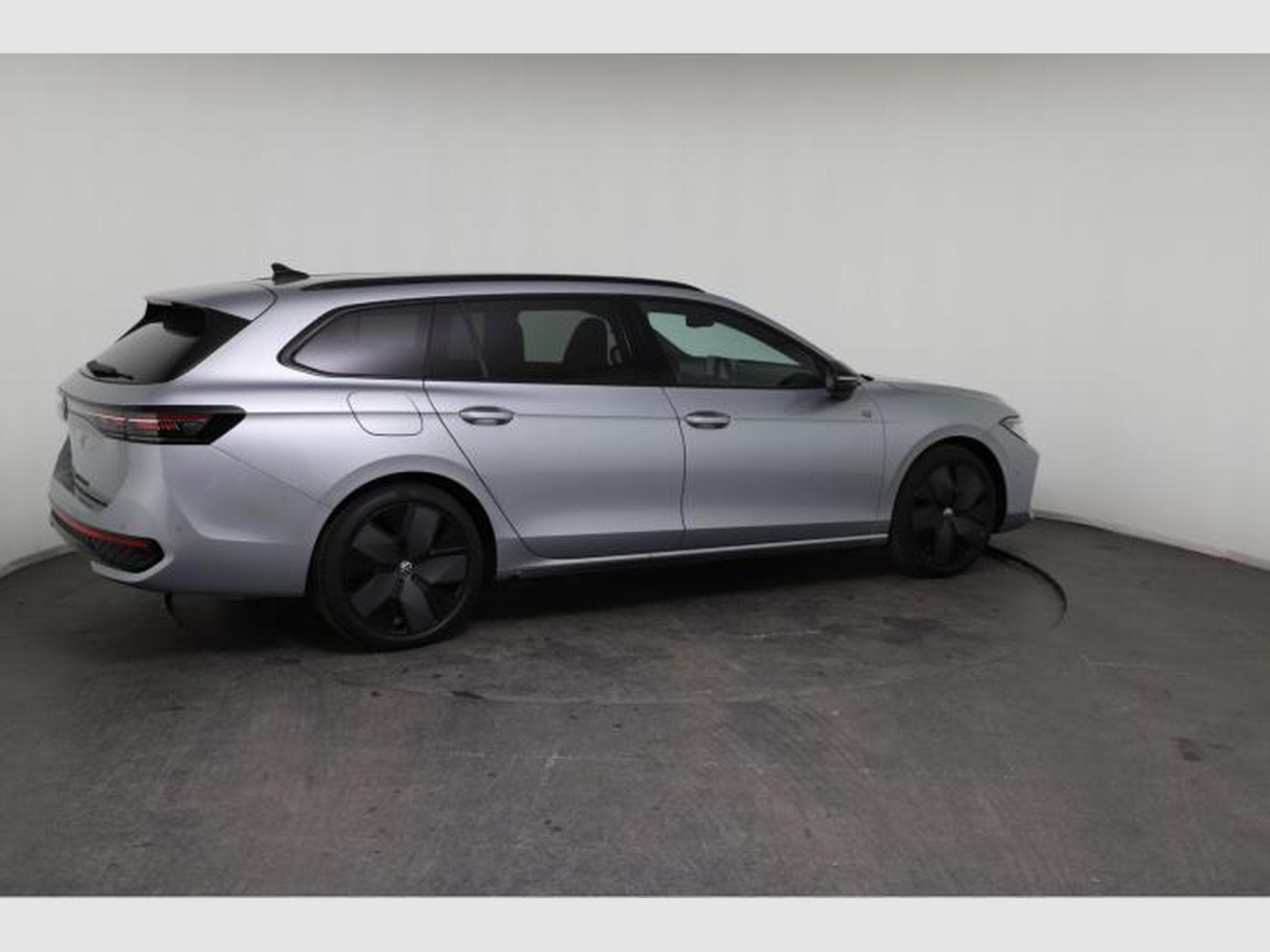 VW Passat Variant R-Line (2026) - Photo 8