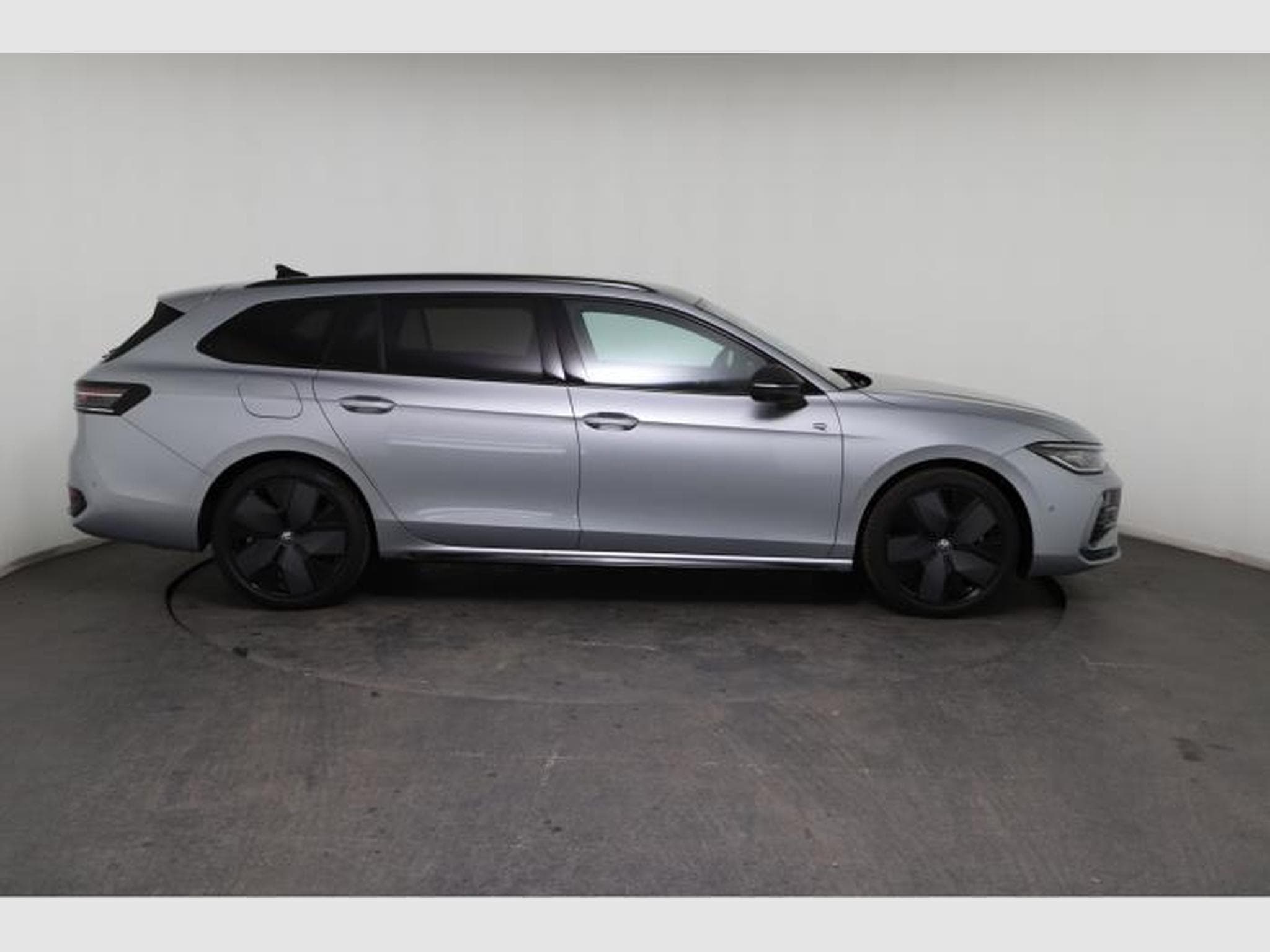 VW Passat Variant R-Line (2026) - Photo 9