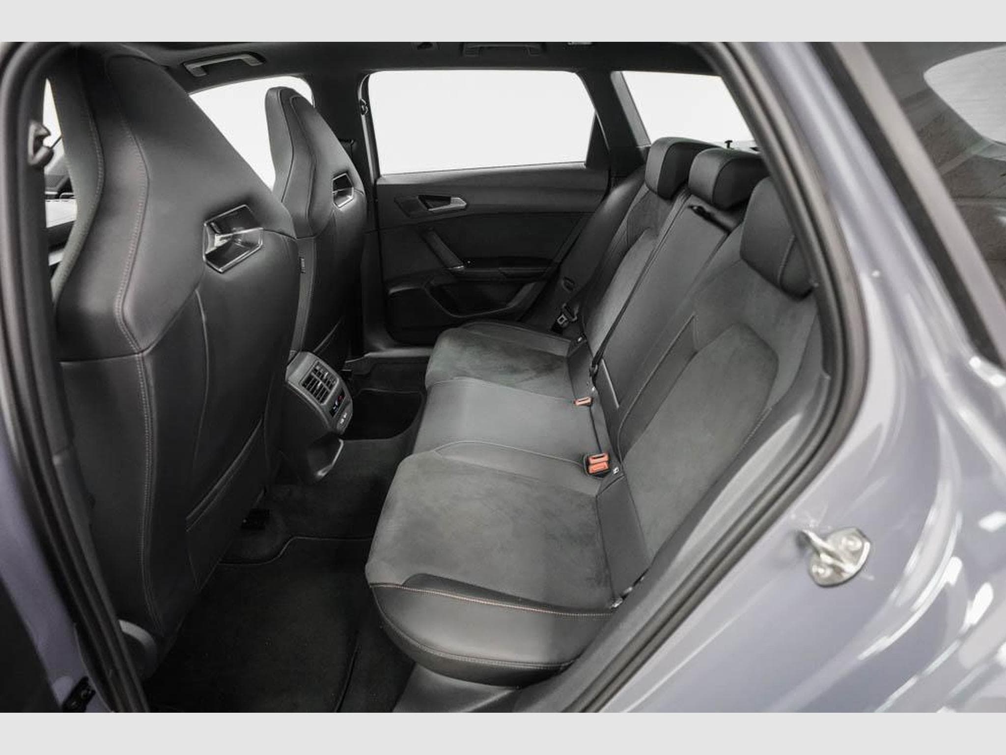 Cupra Leon ST 2,0 TSI (2025) - Photo 16