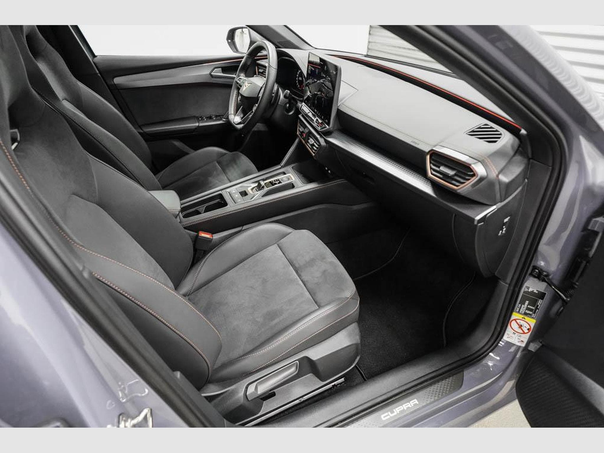 Cupra Leon ST 2,0 TSI (2025) - Photo 21