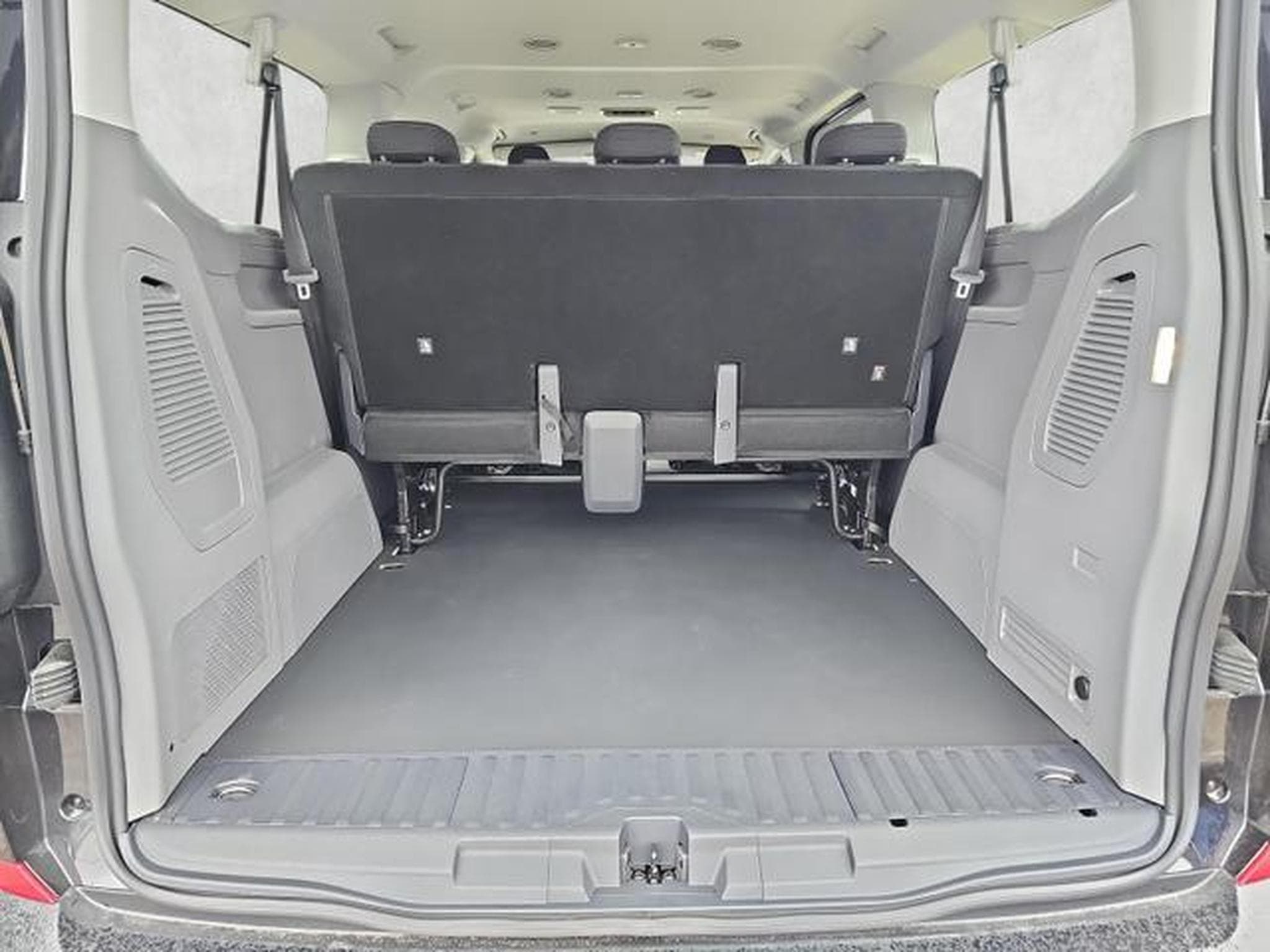 VW T7 2.0 TDI 81 kW LR (2025) - Foto 14