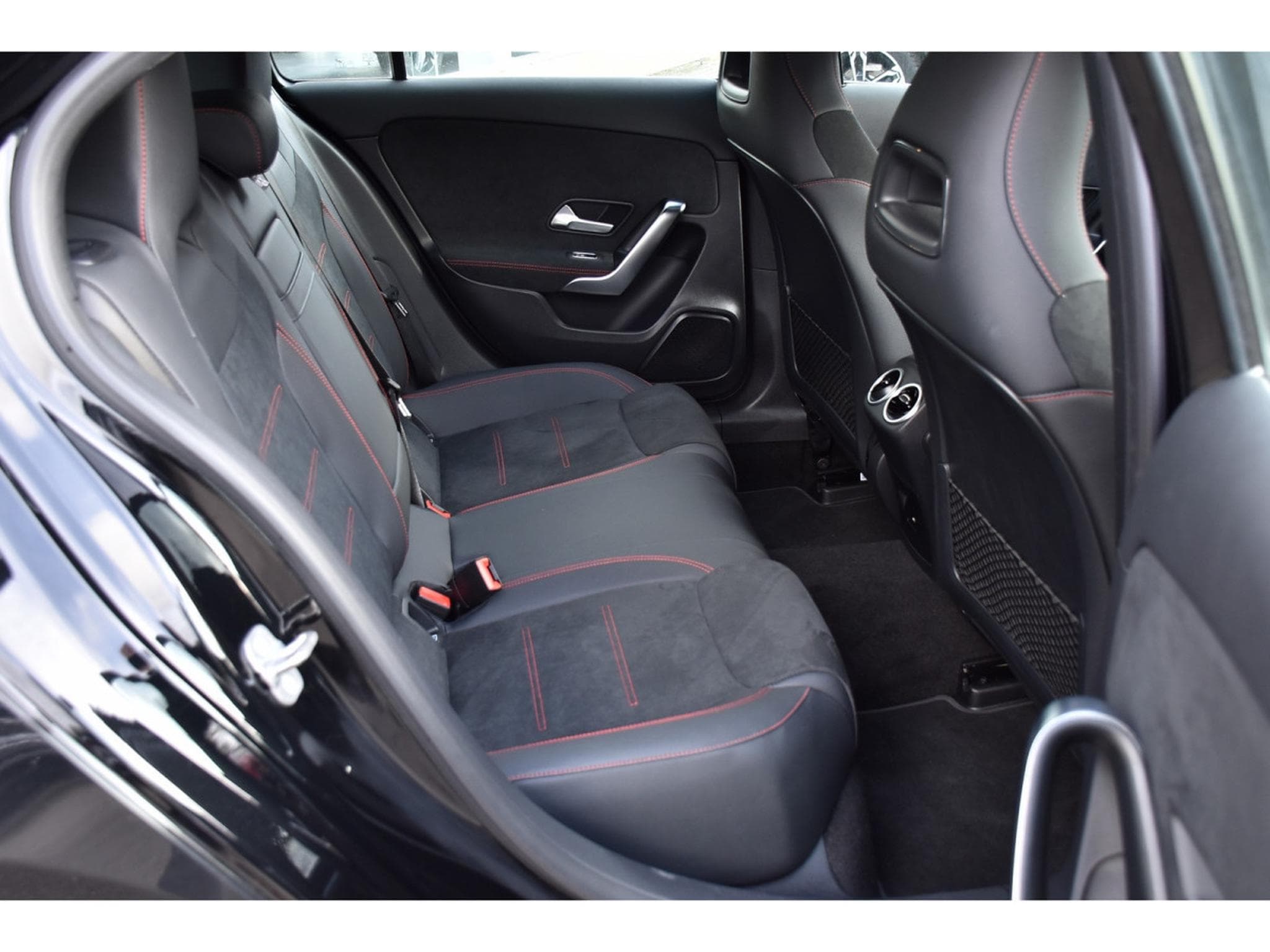 Mercedes A 200 AMG Line 7G-Tronic GPS LANE CAM PARK KEYLESS 1° MAIN (2025) - Photo 8