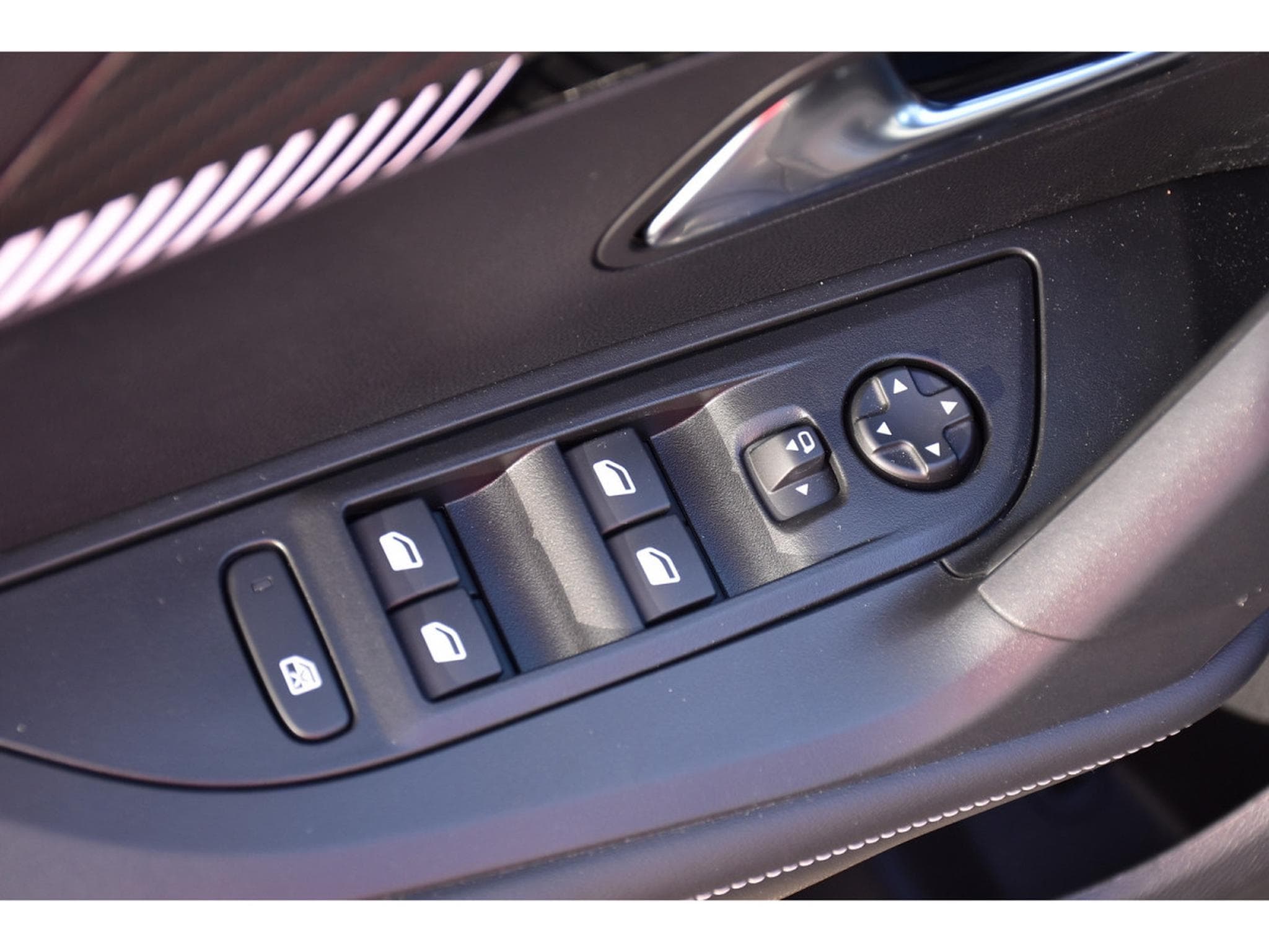 Peugeot 2008 1.2 PureTech Allure ACC GPS LANE SIDE REGUL CAM 360 1° MAIN (2025) - Photo 22