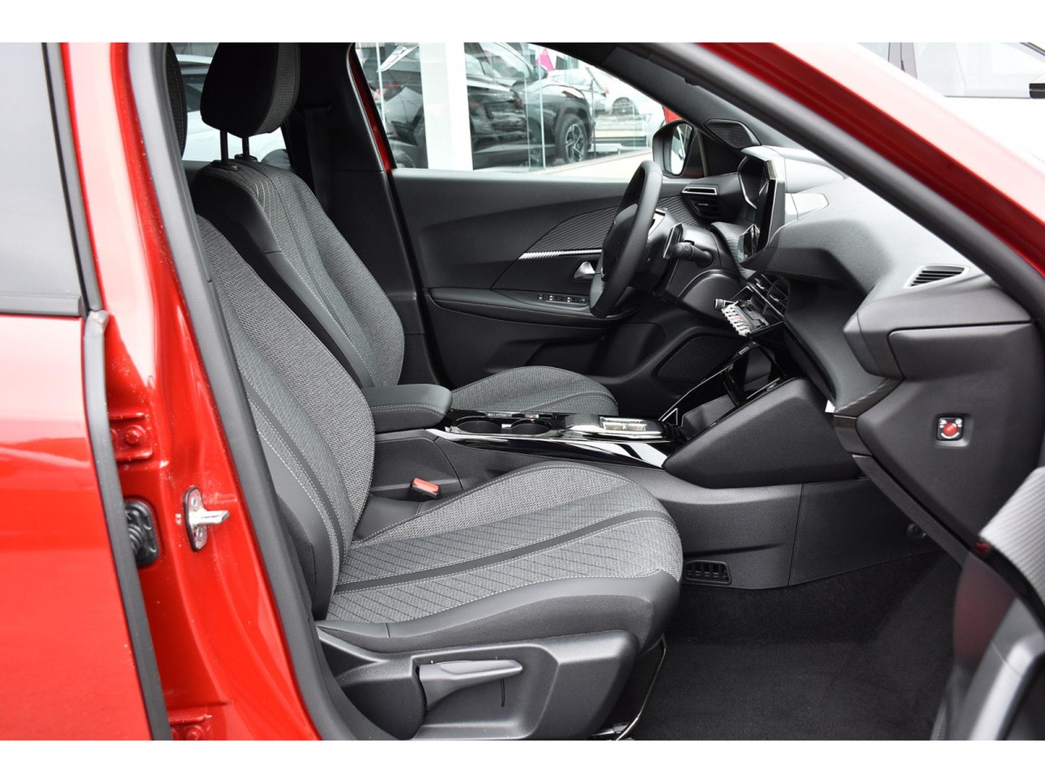 Peugeot 2008 1.2 Hybrid 145 Allure e-DCS6 ACC LANE SIDE GPS CAM360 1°MAIN (2025) - Photo 7