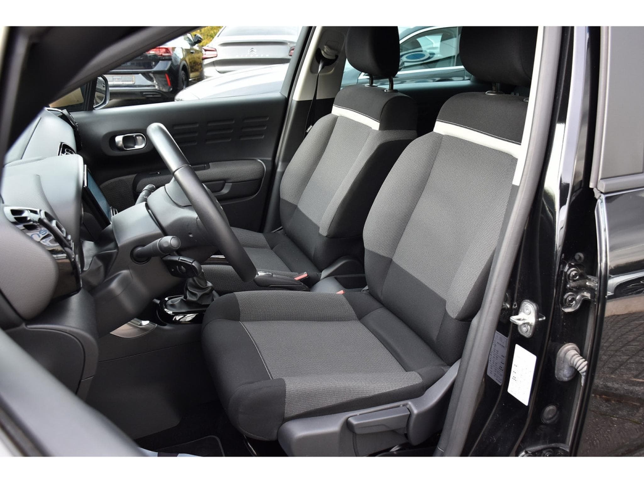 Citroën C3 Aircross 1.2 PureTech 110 C-Series CLIMA REGUL GPS (2023) - Photo 6