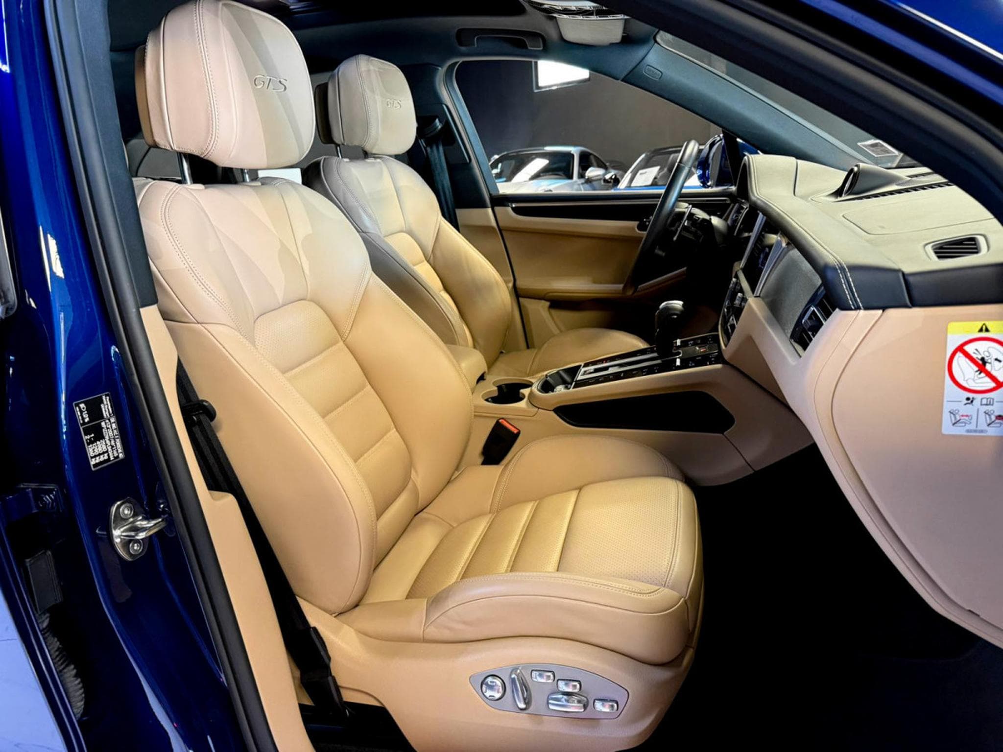 Porsche Macan III GTS (2023) - Photo 13