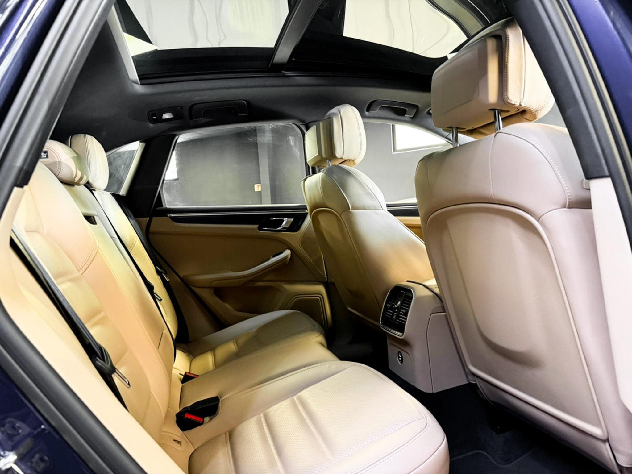 Porsche Macan III GTS (2023) - Photo 14