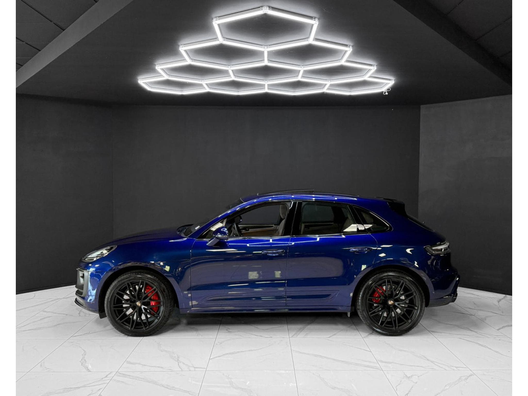 Porsche Macan III GTS (2023) - Photo 2