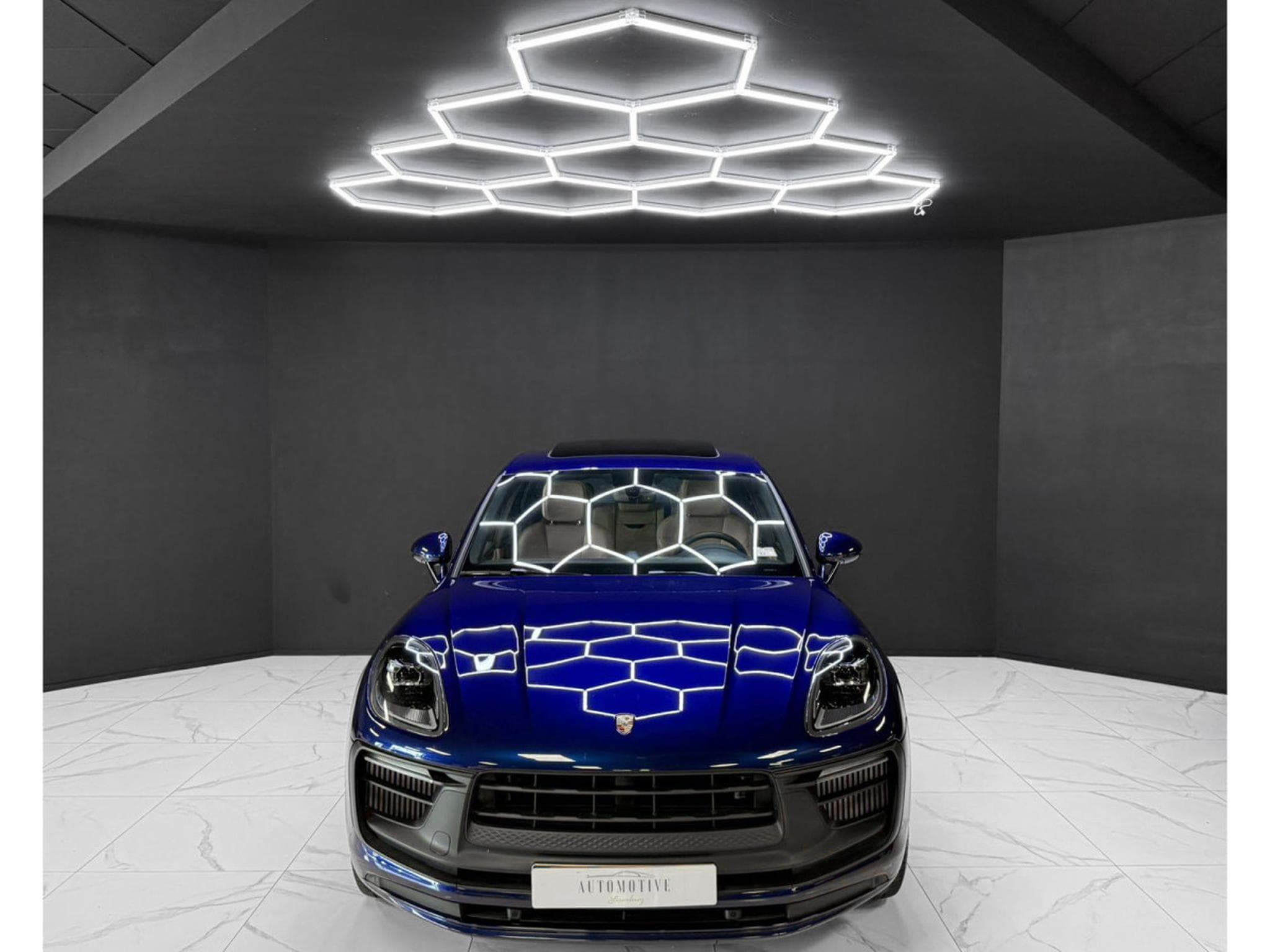 Porsche Macan III GTS (2023) - Photo 8