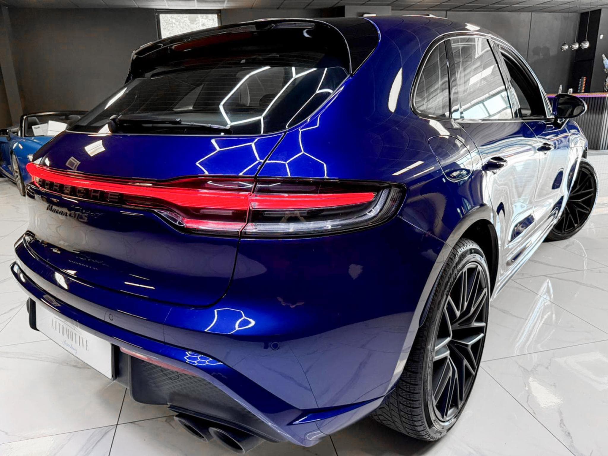 Porsche Macan III GTS (2023) - Photo 9