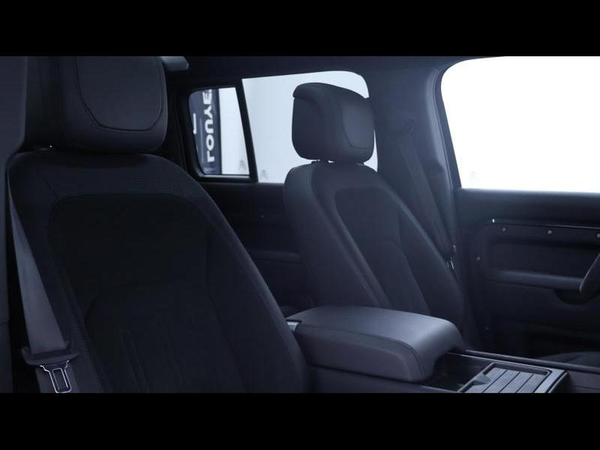 Land-Rover Defender 110 P525 V8 AWD Auto (2023) - Photo 12