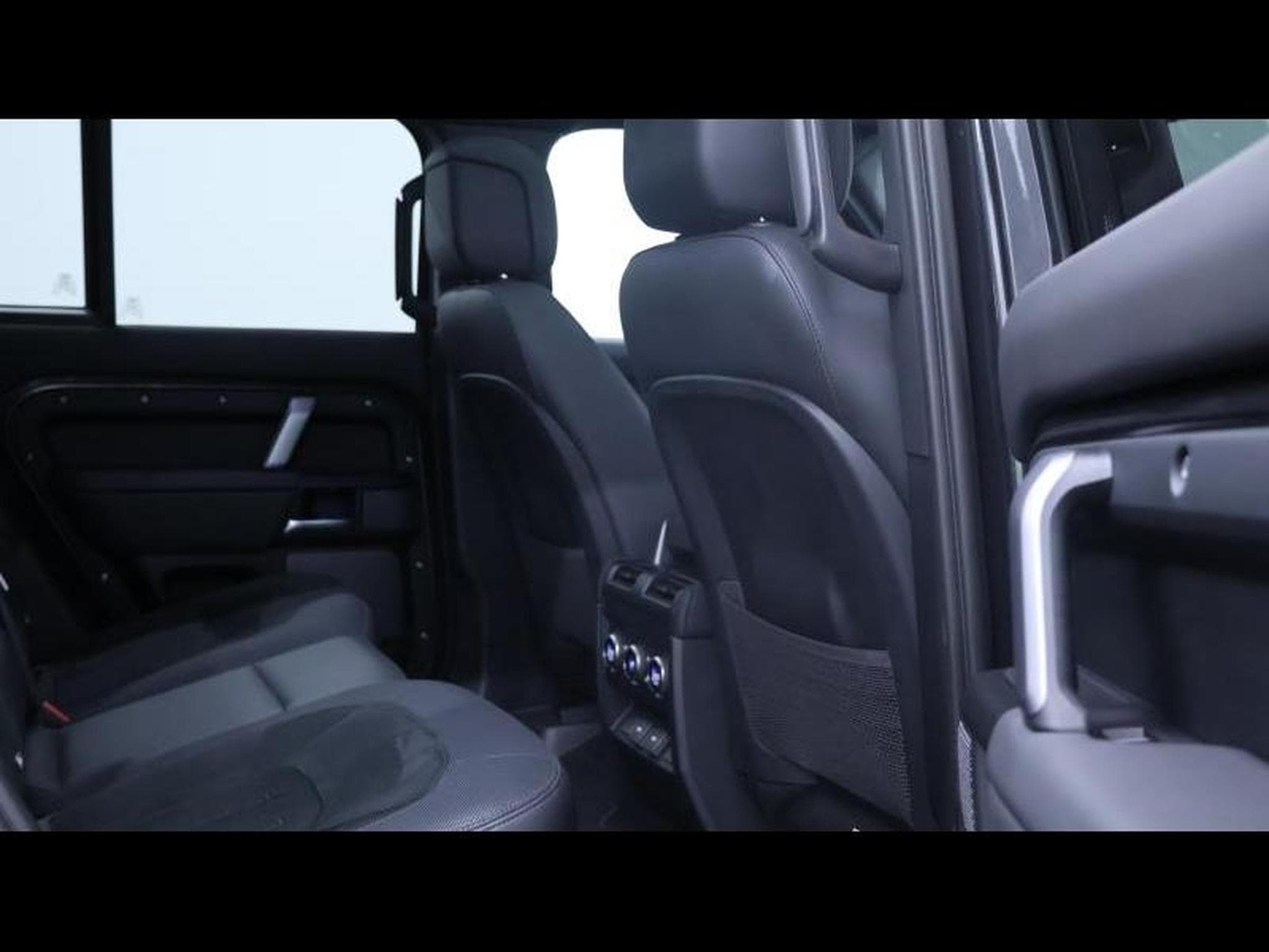 Land-Rover Defender 110 P525 V8 AWD Auto (2023) - Photo 13