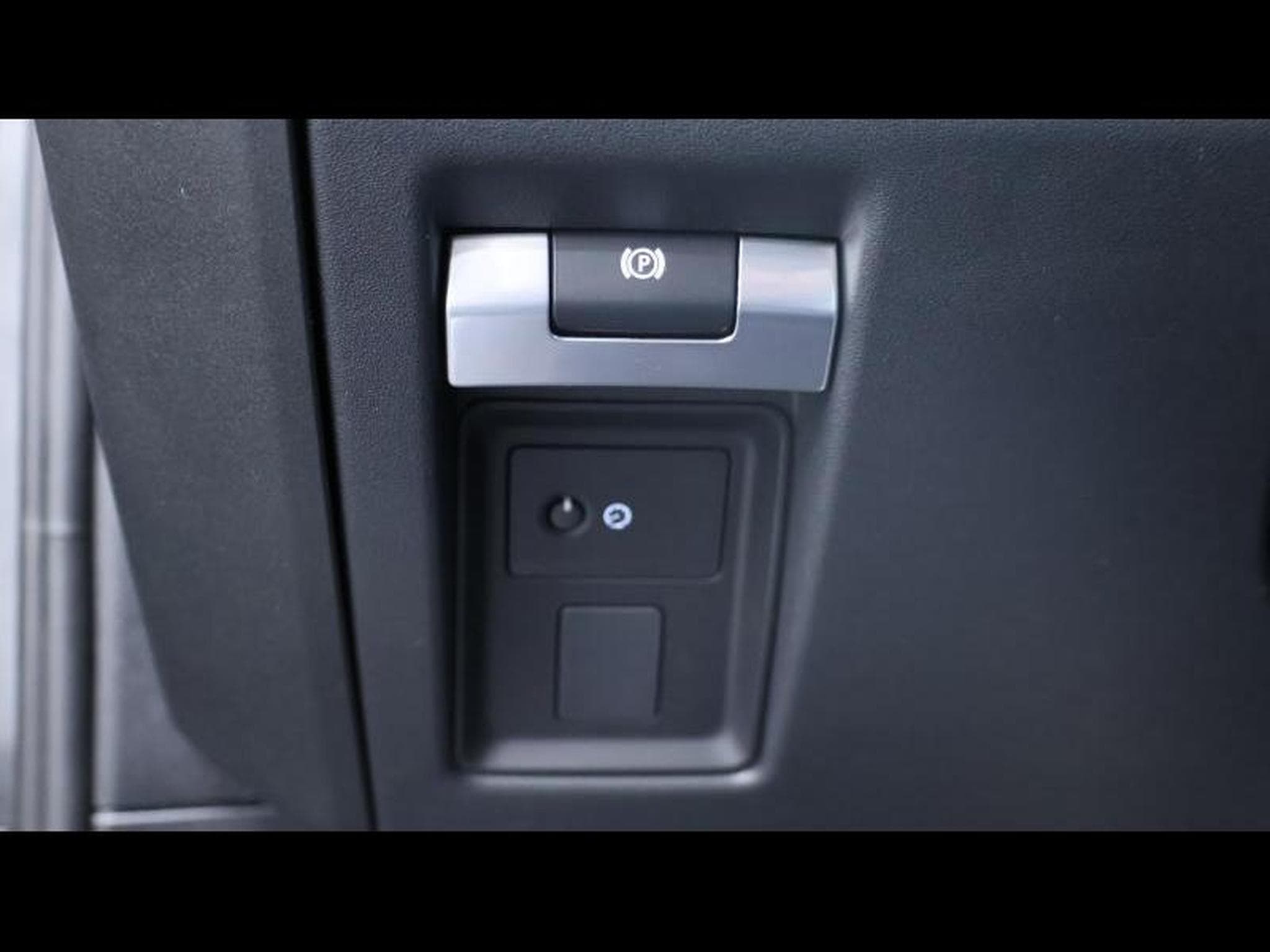 Land-Rover Defender 110 P525 V8 AWD Auto (2023) - Photo 32