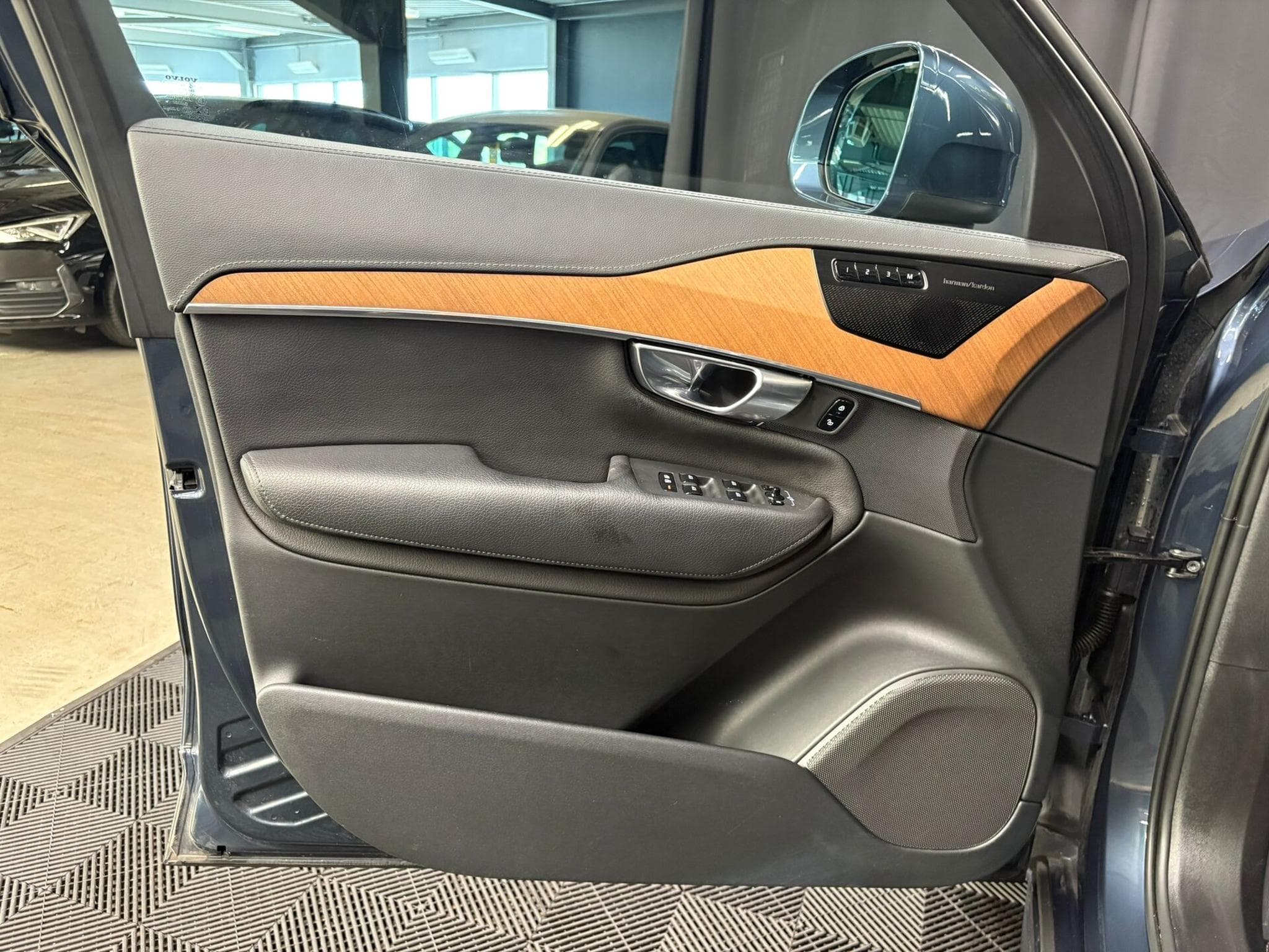 Volvo XC90 B5 PLUS BRIGHT (2022) - Photo 14