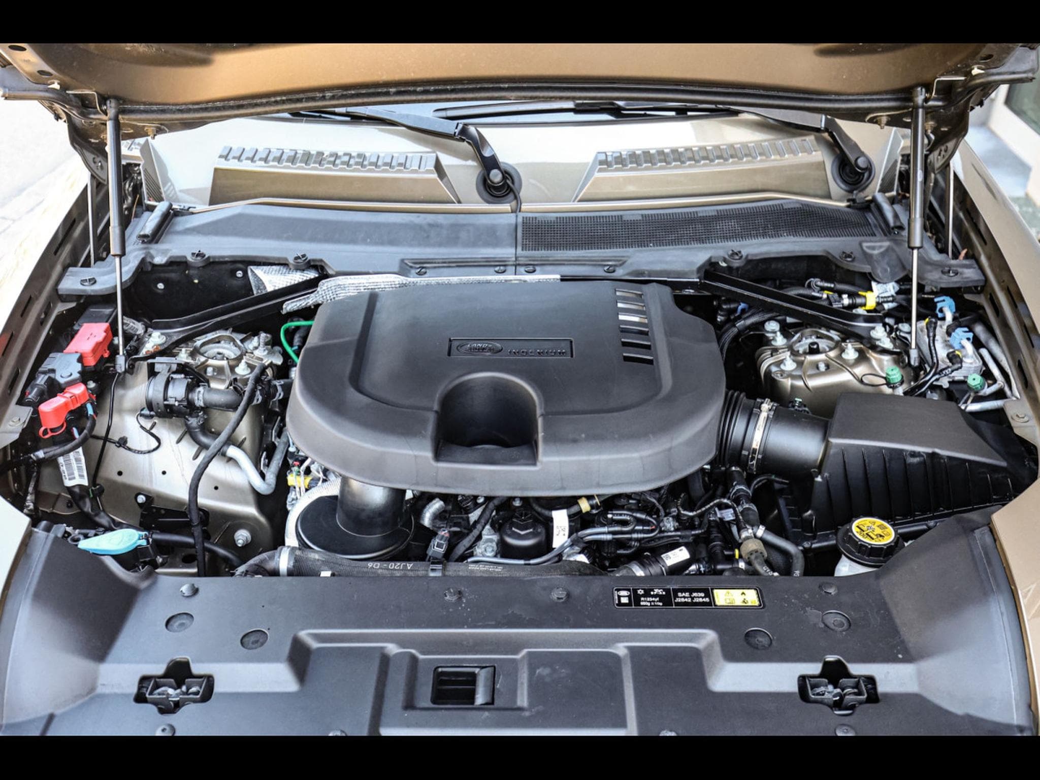 Land-Rover Defender 90 D200 X-DYNAMIC S AUTO - GONDWANA STONE GLOSS (2022) - Photo 17