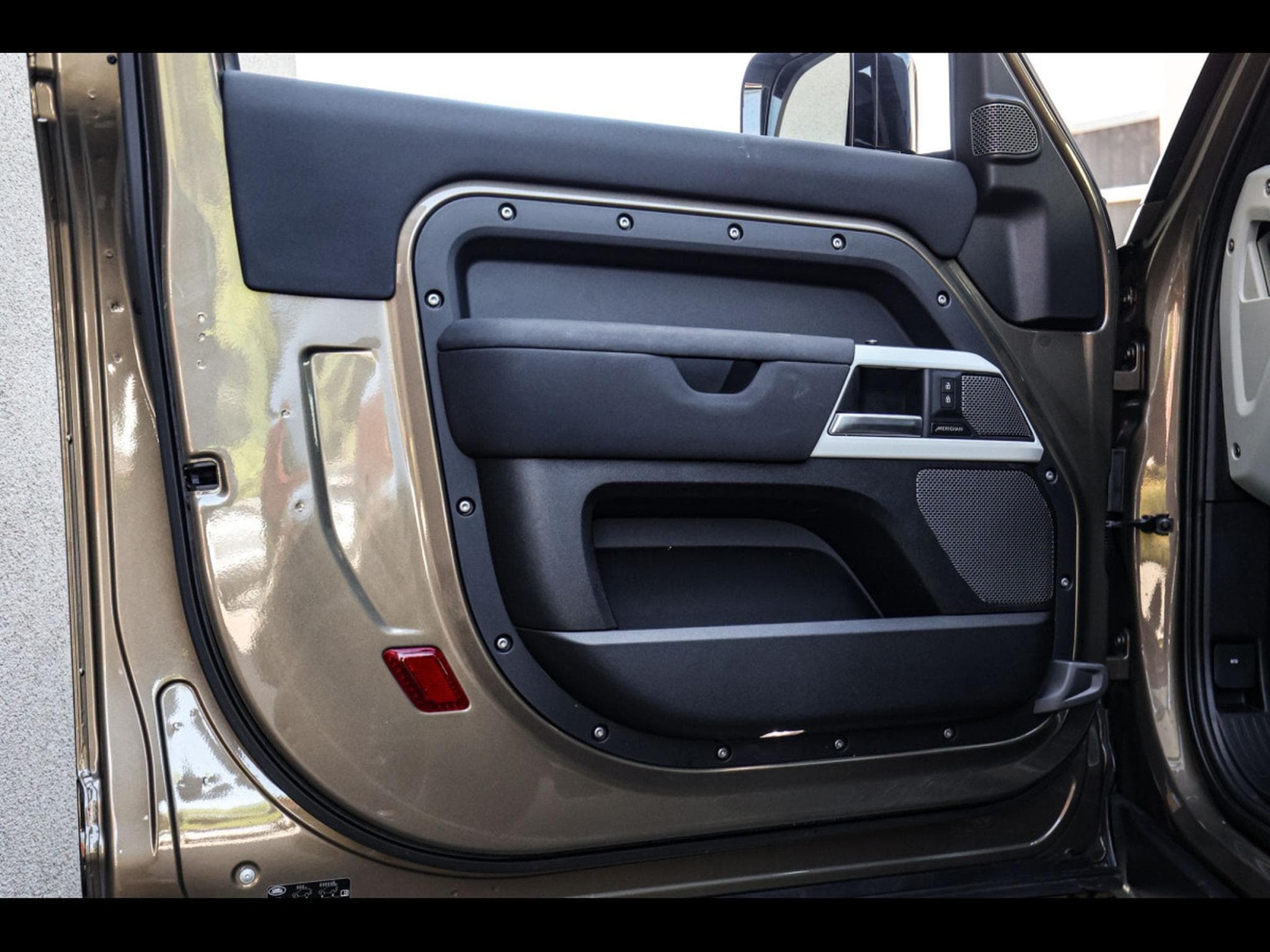 Land-Rover Defender 90 D200 X-DYNAMIC S AUTO - GONDWANA STONE GLOSS (2022) - Photo 9