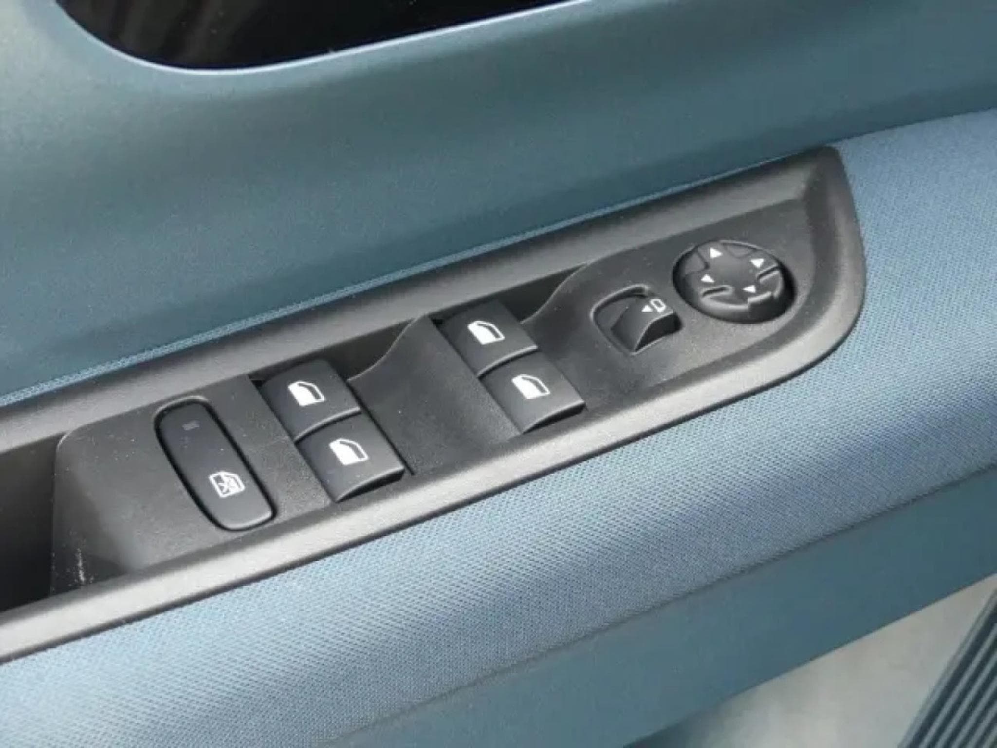 Fiat Grande Panda HYBRID LA PRIMA 1.2 (2026) - Photo 24