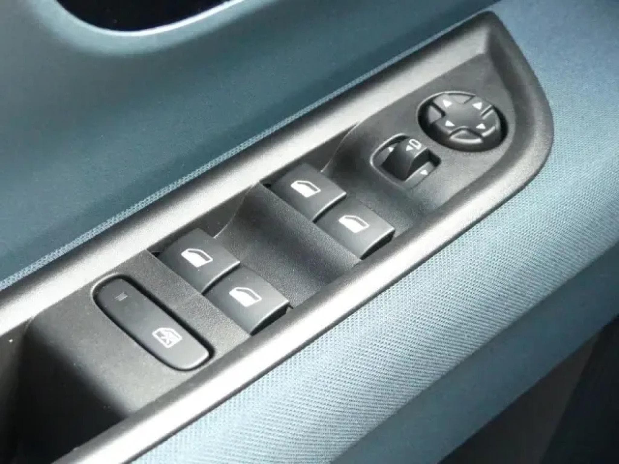 Fiat Grande Panda HYBRID LA PRIMA 1.2 (2026) - Photo 24