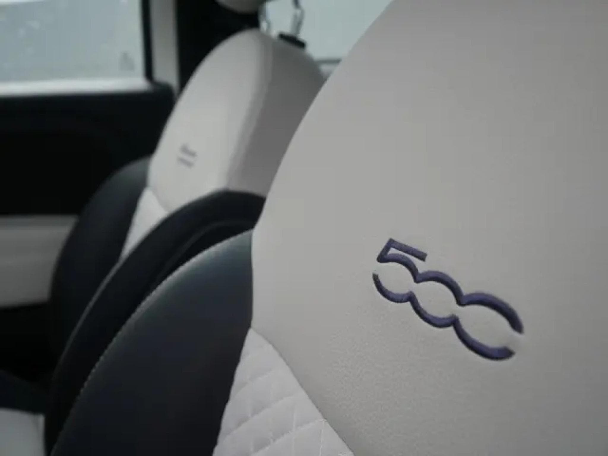 Fiat 500 1.0 GSE HYBRID DOLCEVITA (2022) - Photo 11