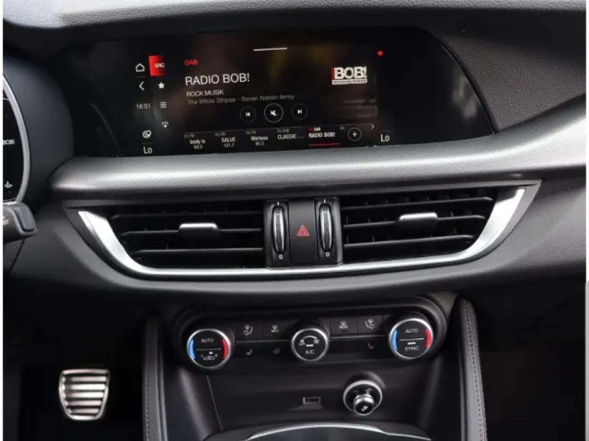 Alfa-Romeo Stelvio VELOCE 2.2 DIESEL (2026) - Photo 19