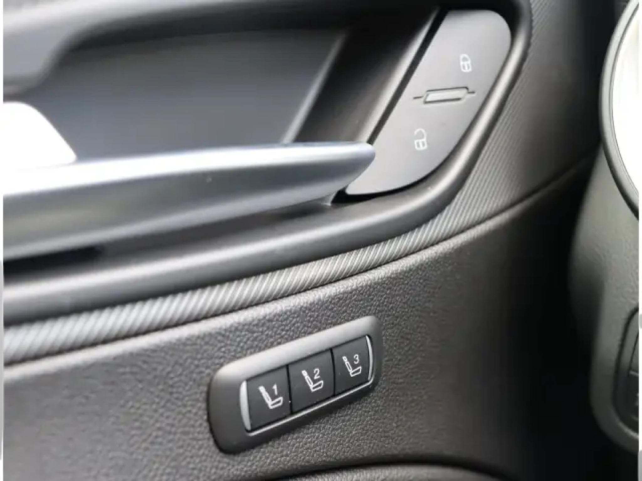 Alfa-Romeo Stelvio VELOCE 2.2 DIESEL (2026) - Photo 25