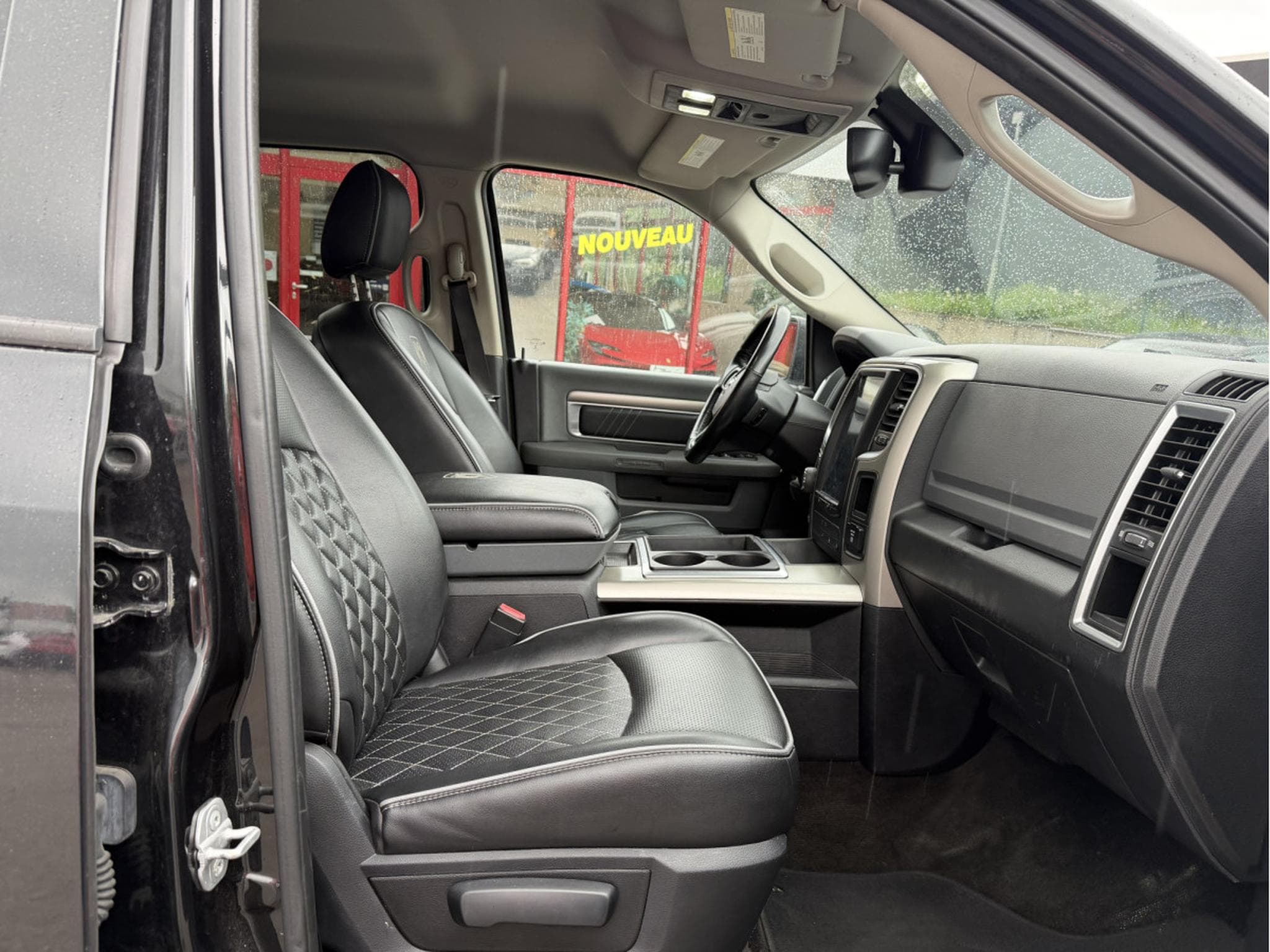 Dodge RAM 1500 SLT 5.7 HEMI GAZ AUTO CUIR NAVI (2015) - Photo 4