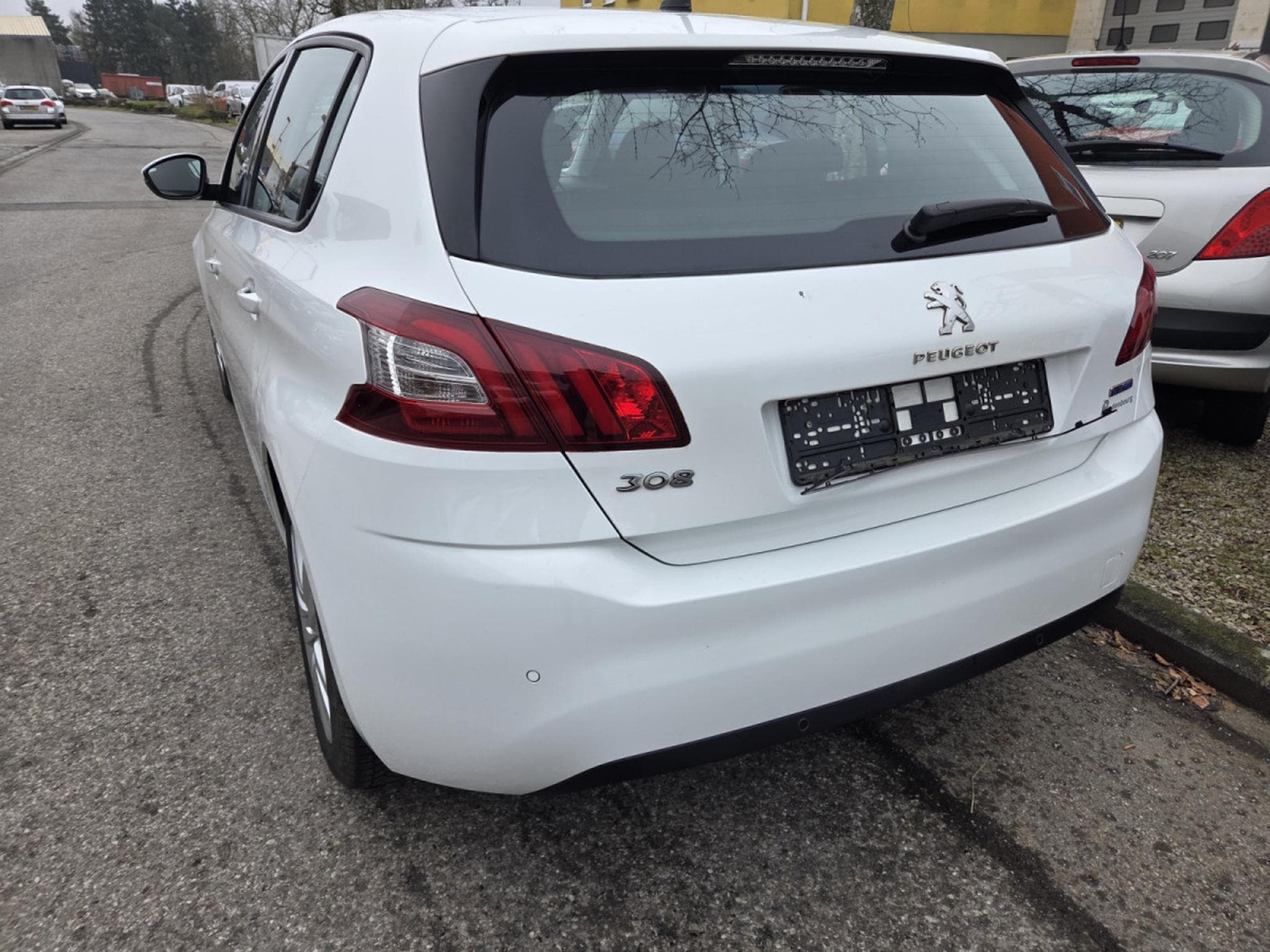 Peugeot 308 1.6 Hdi 100 CV Garantie 12 Mois (2015) - Photo 2