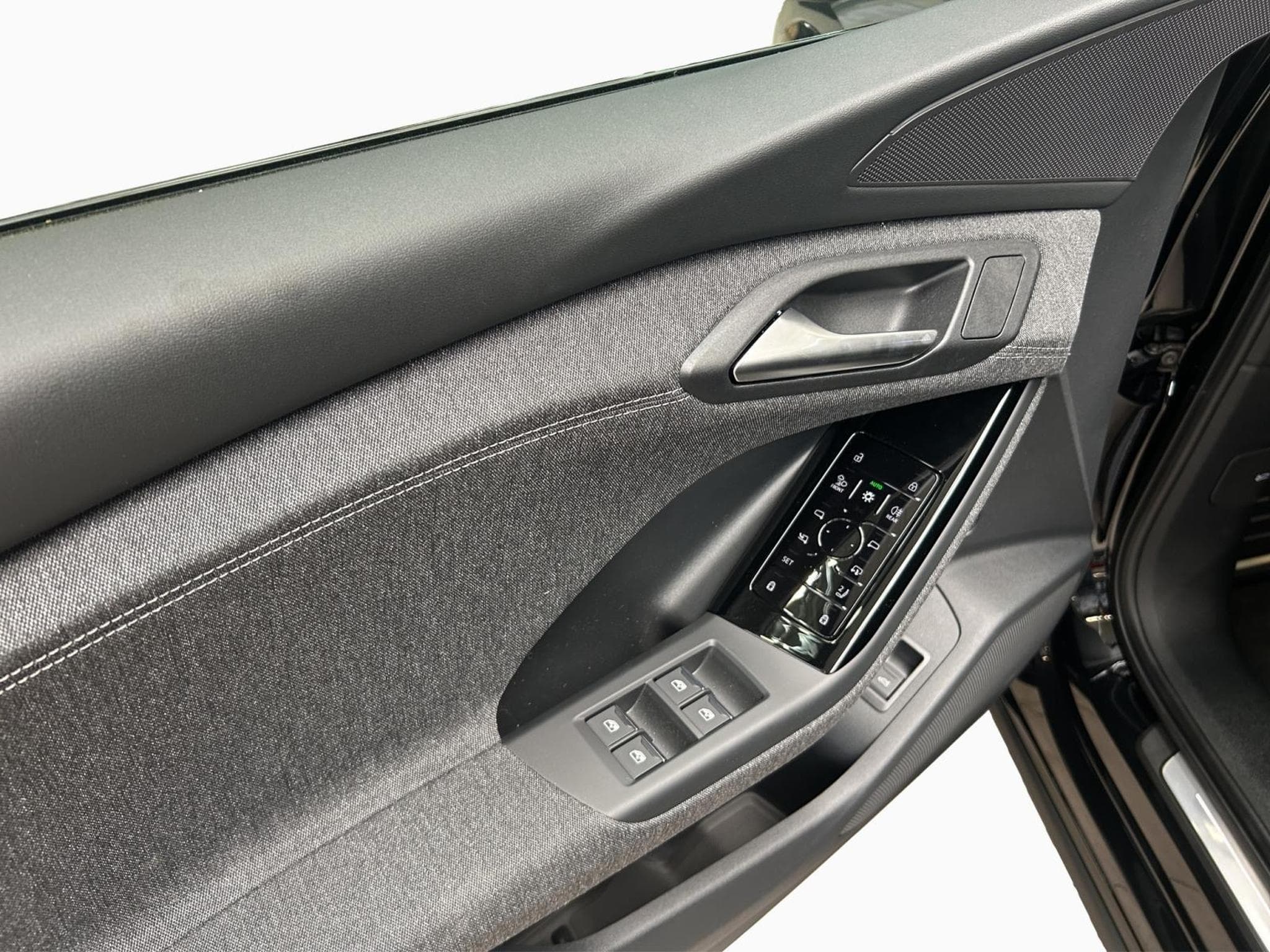 Audi Q6 e-tron 185 kw (2026) - Photo 14