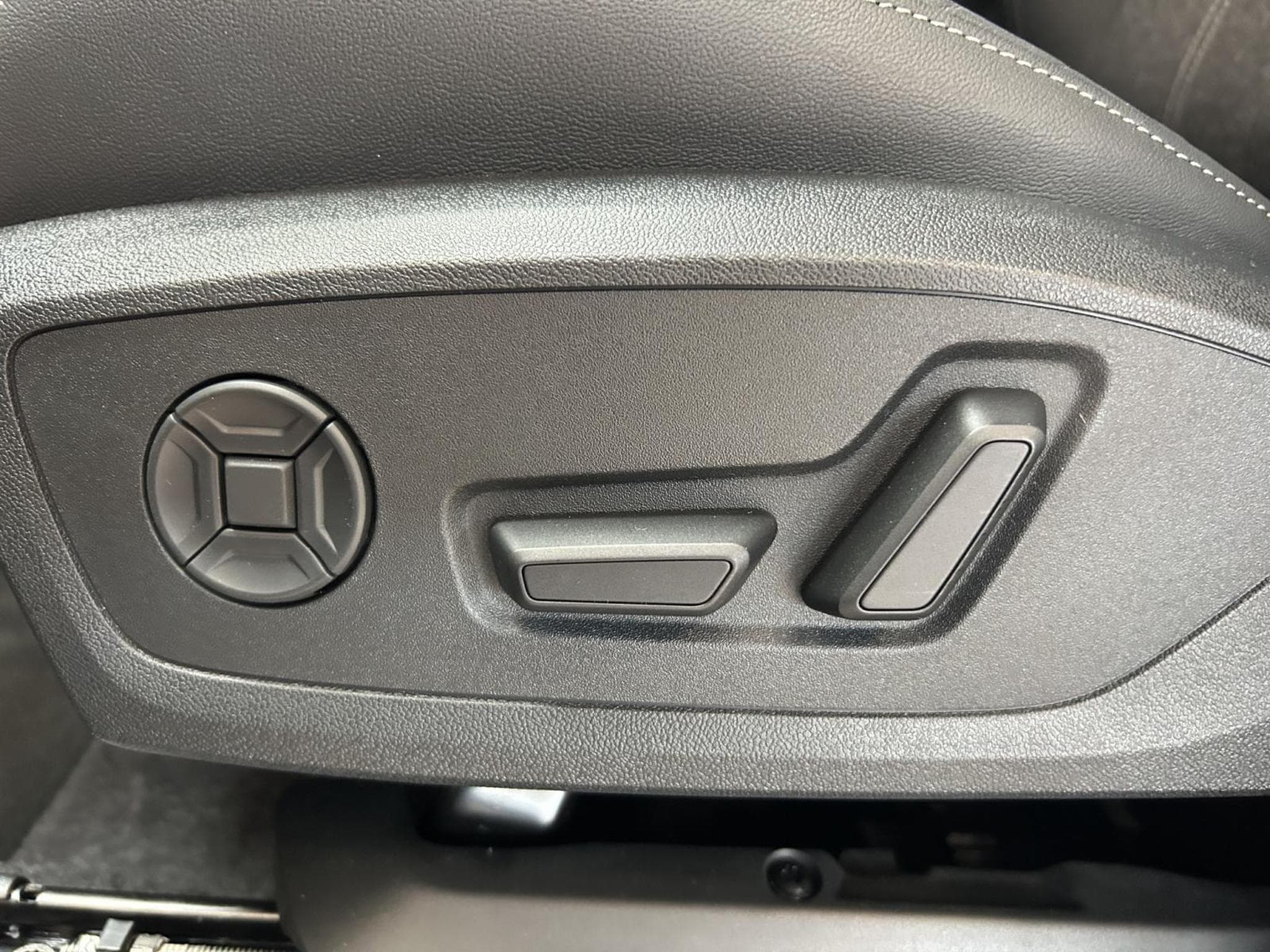 Audi Q6 e-tron 185 kw (2026) - Photo 21