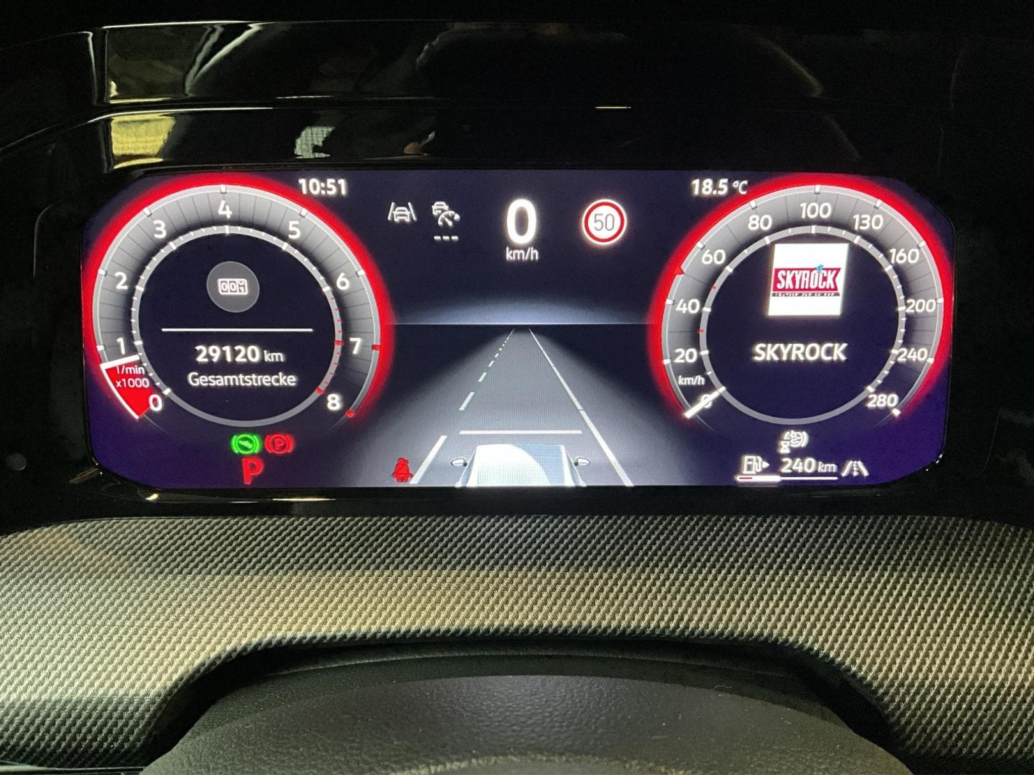 VW Golf GTI+DSG+Led+LM19+Pano+AHK (2024) - Photo 11