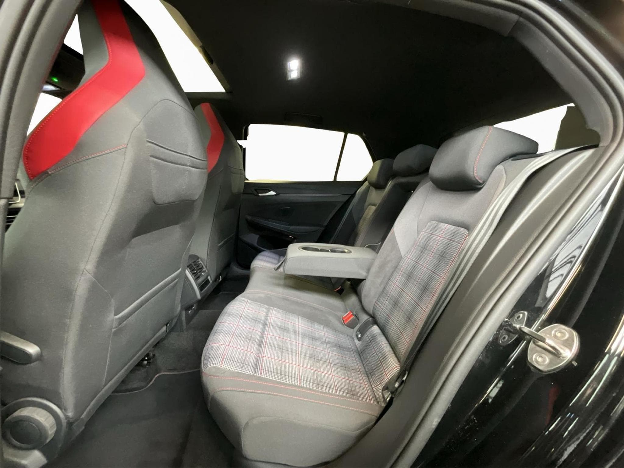 VW Golf GTI+DSG+Led+LM19+Pano+AHK (2024) - Photo 18