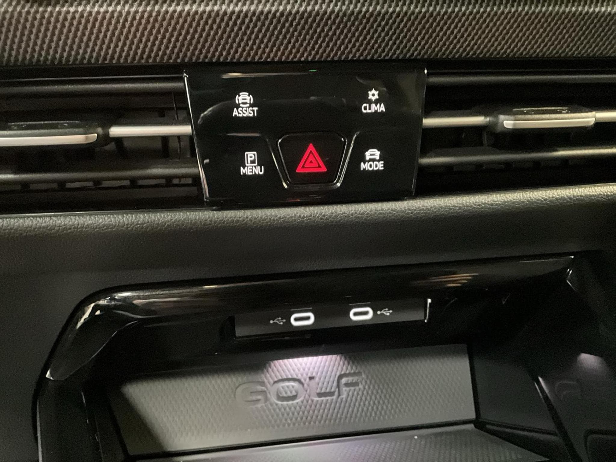VW Golf GTI+DSG+Led+LM19+Pano+AHK (2024) - Photo 21